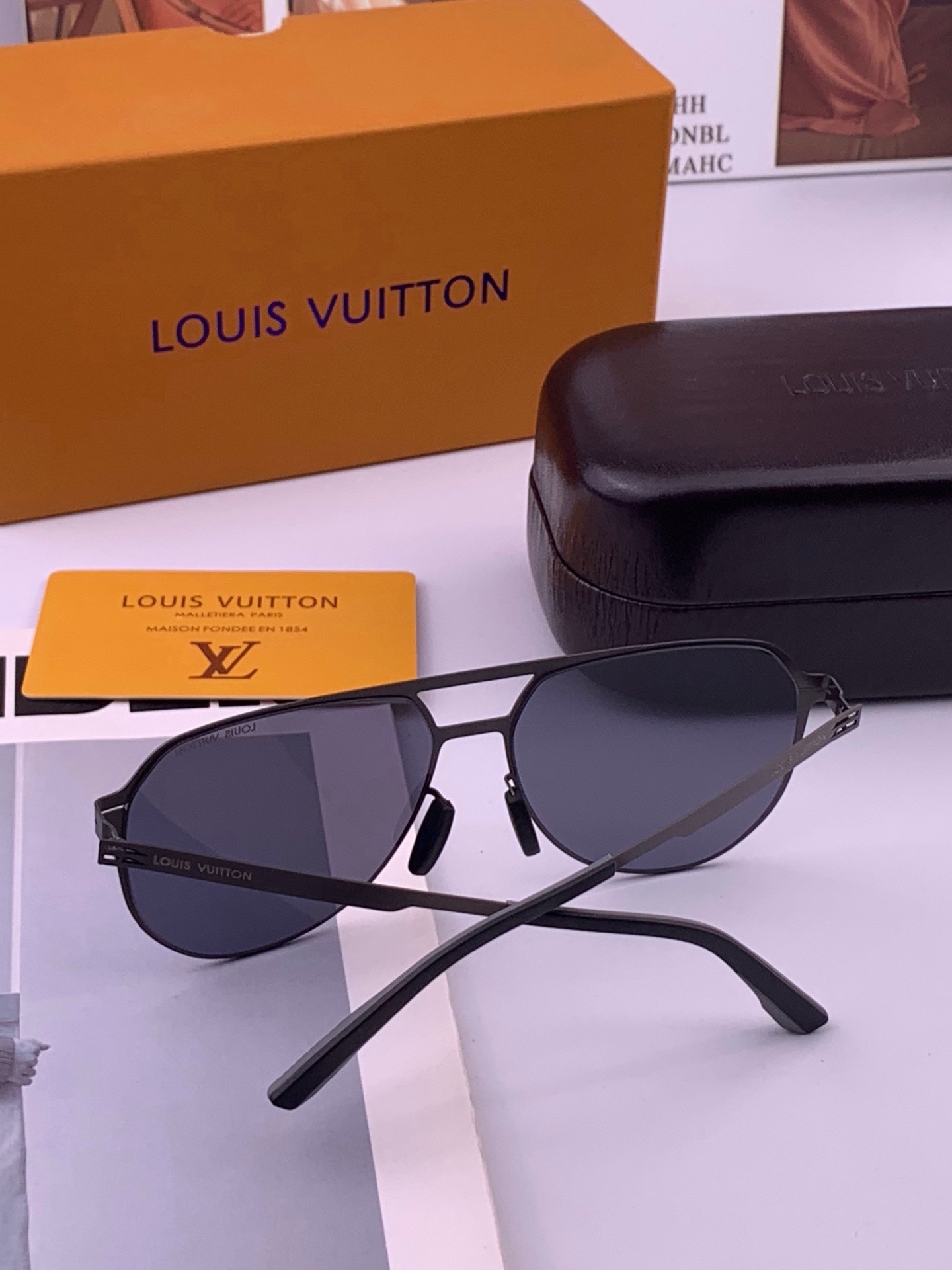 🆕 ♦️LV  新款男女情侣款太阳镜多边形墨镜i🆕 P电镀永不褪色 超轻超有弹性整幅眼镜无螺丝重要的是压不坏 高清尼龙镜
