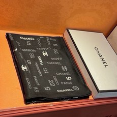 🆕 上新❤️ 【Chanel】 经典茶花优雅Coco风,Chanel最新菱格丝绒大方巾~气质到骨子里,香奶奶新一季 🆕 上新❤️ 【Chanel】 经典茶花优雅Coco风,Chanel最新菱格丝绒大方巾~气质到骨子里,香奶奶新一季