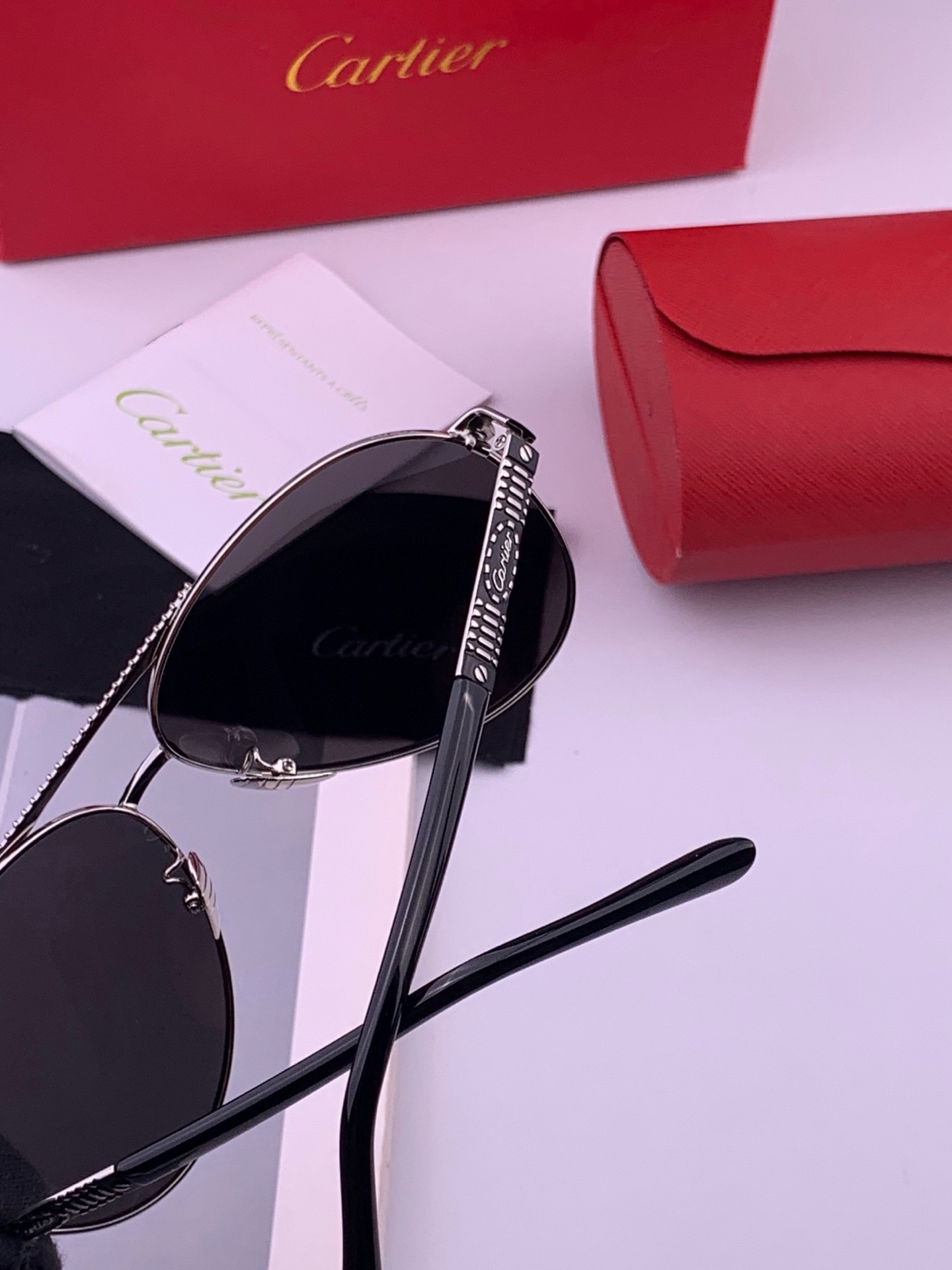 🆕  【Cartier  卡地亚】 👑男女款偏光墨镜  双色烤漆工艺  进口宝丽来偏光镜片   顶级做工彰显非凡品味 高