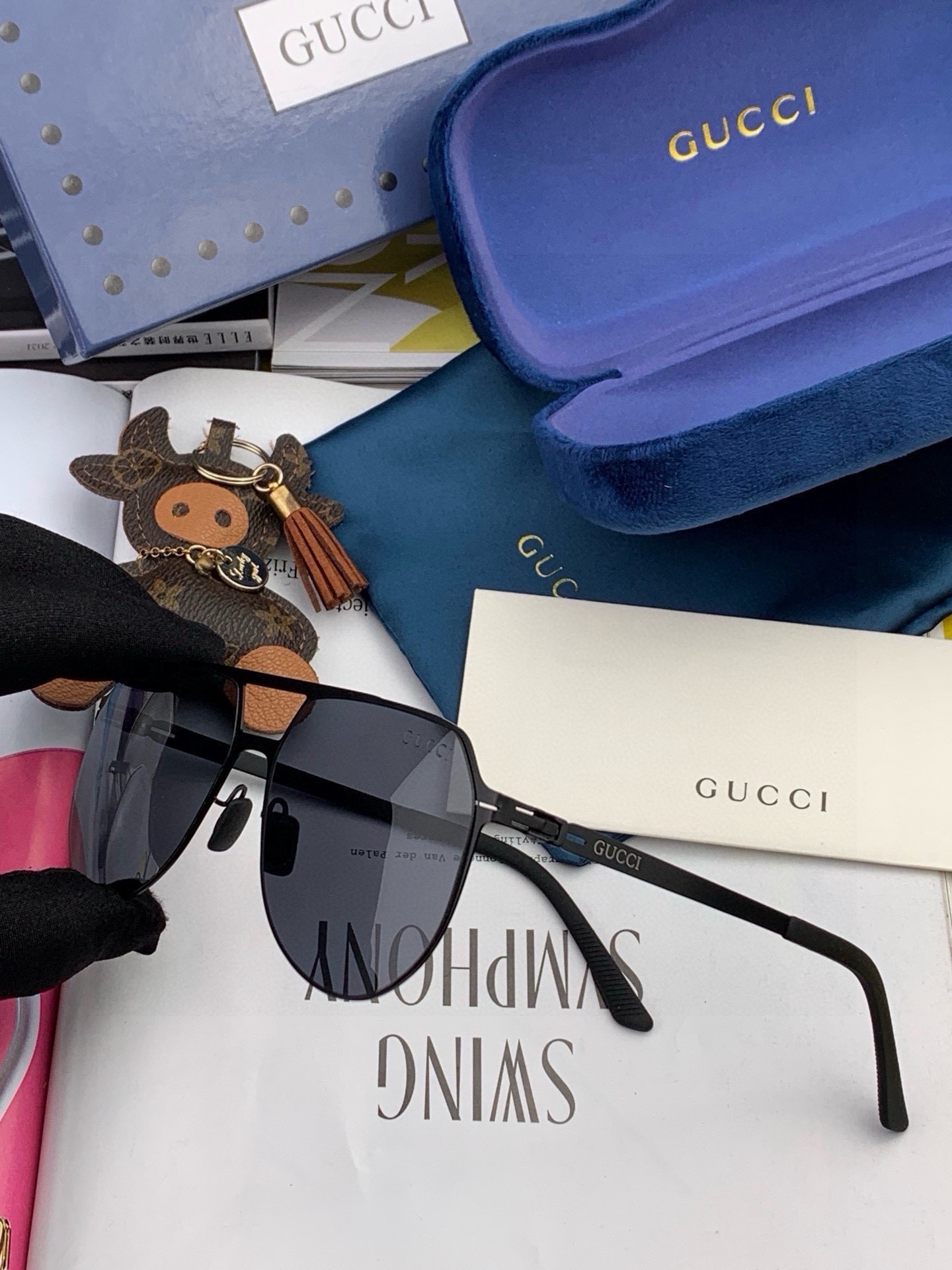 🆕       GUCC* 新款男女情侣款太阳i🆕 P电镀永不褪色 卖点：超轻超有弹性整幅眼镜无螺丝重要的是压不坏、镜片