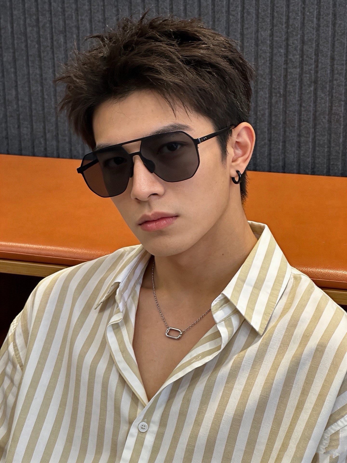 🆕       LV 男款炫彩飞行员偏光太阳镜 ❤️材质：高清尼龙加厚卡槽高清偏光镜片 🌹无边框镜架💕颜👍型号：L325