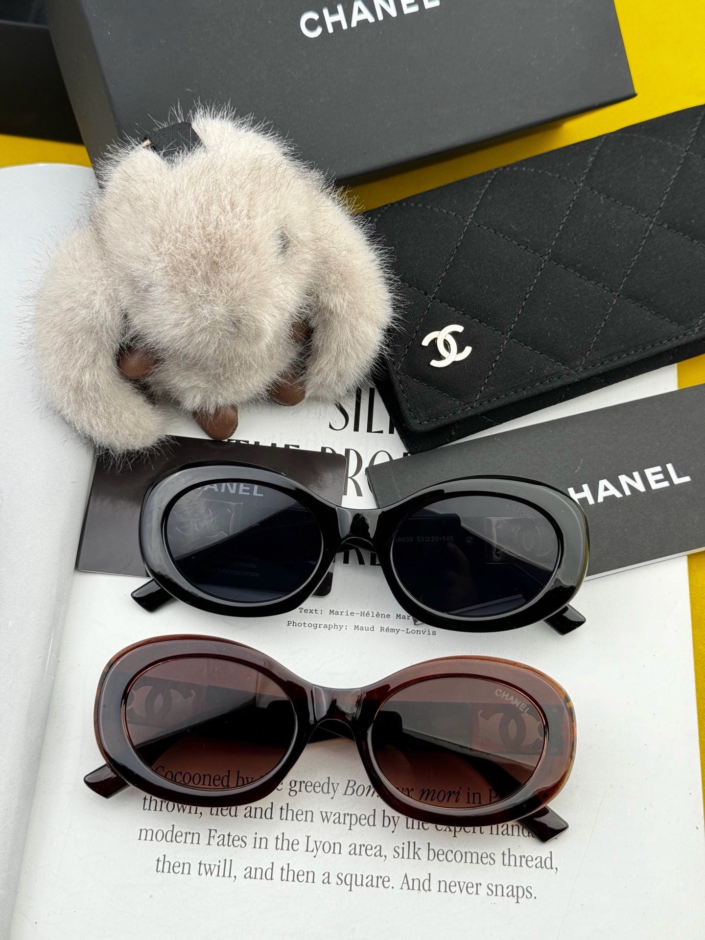🆕    新品CHANEL 香奈儿太阳镜以独特魅力和前卫风格诠释春夏最新眼镜，质感超好佩带舒适 型号：CH95803