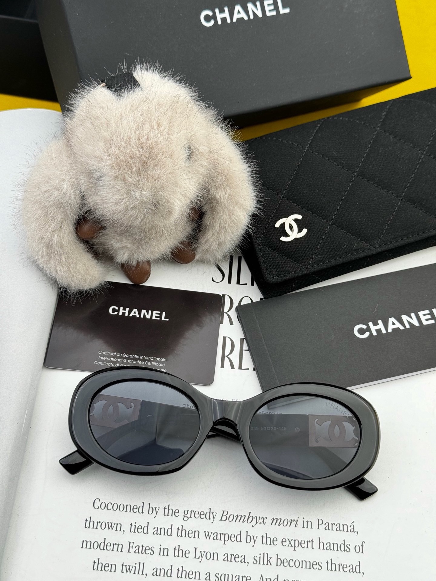 🆕    新品CHANEL 香奈儿太阳镜以独特魅力和前卫风格诠释春夏最新眼镜，质感超好佩带舒适 型号：CH95803