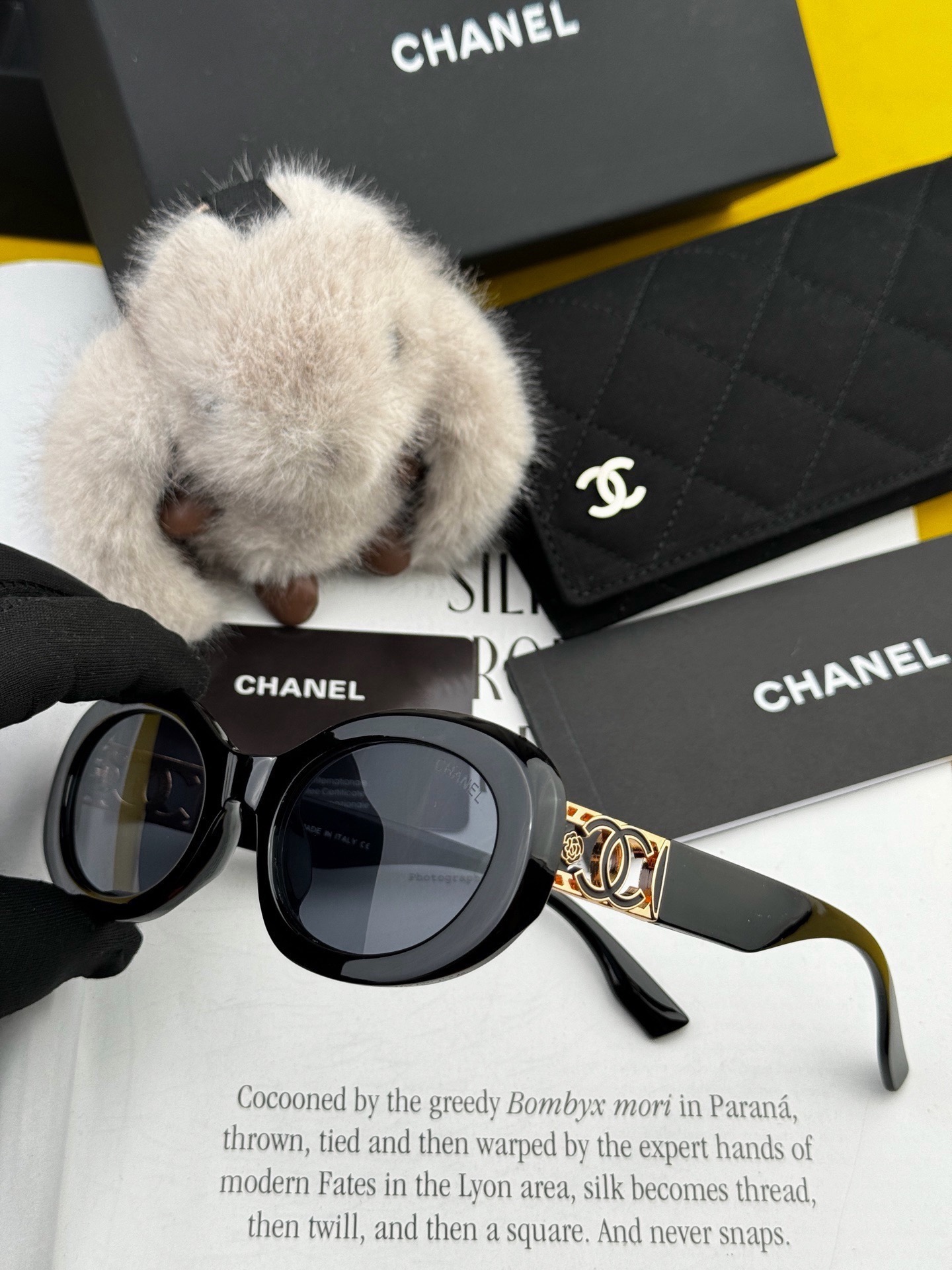 🆕    新品CHANEL 香奈儿太阳镜以独特魅力和前卫风格诠释春夏最新眼镜，质感超好佩带舒适 型号：CH95803