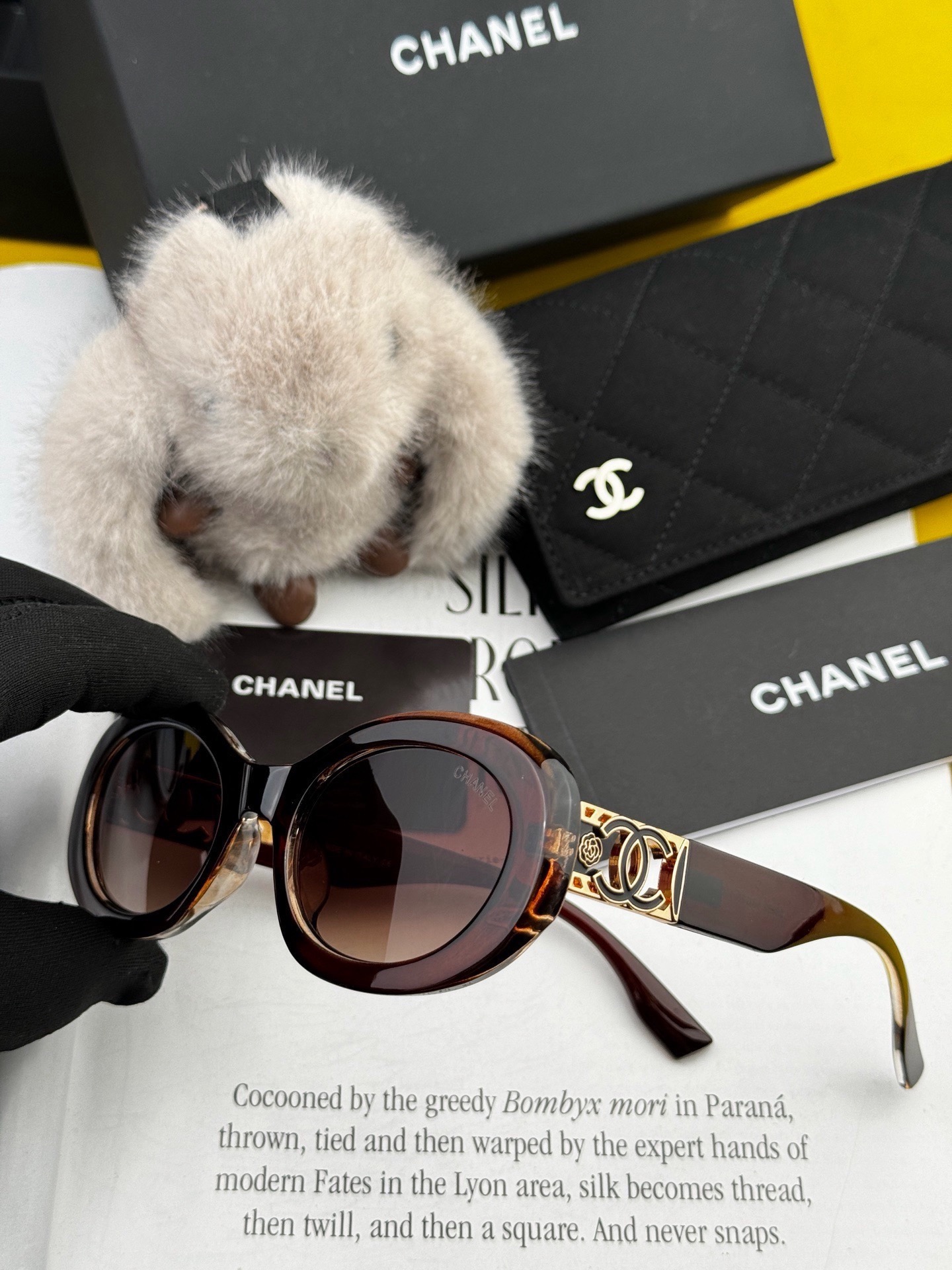 🆕    新品CHANEL 香奈儿太阳镜以独特魅力和前卫风格诠释春夏最新眼镜，质感超好佩带舒适 型号：CH95803