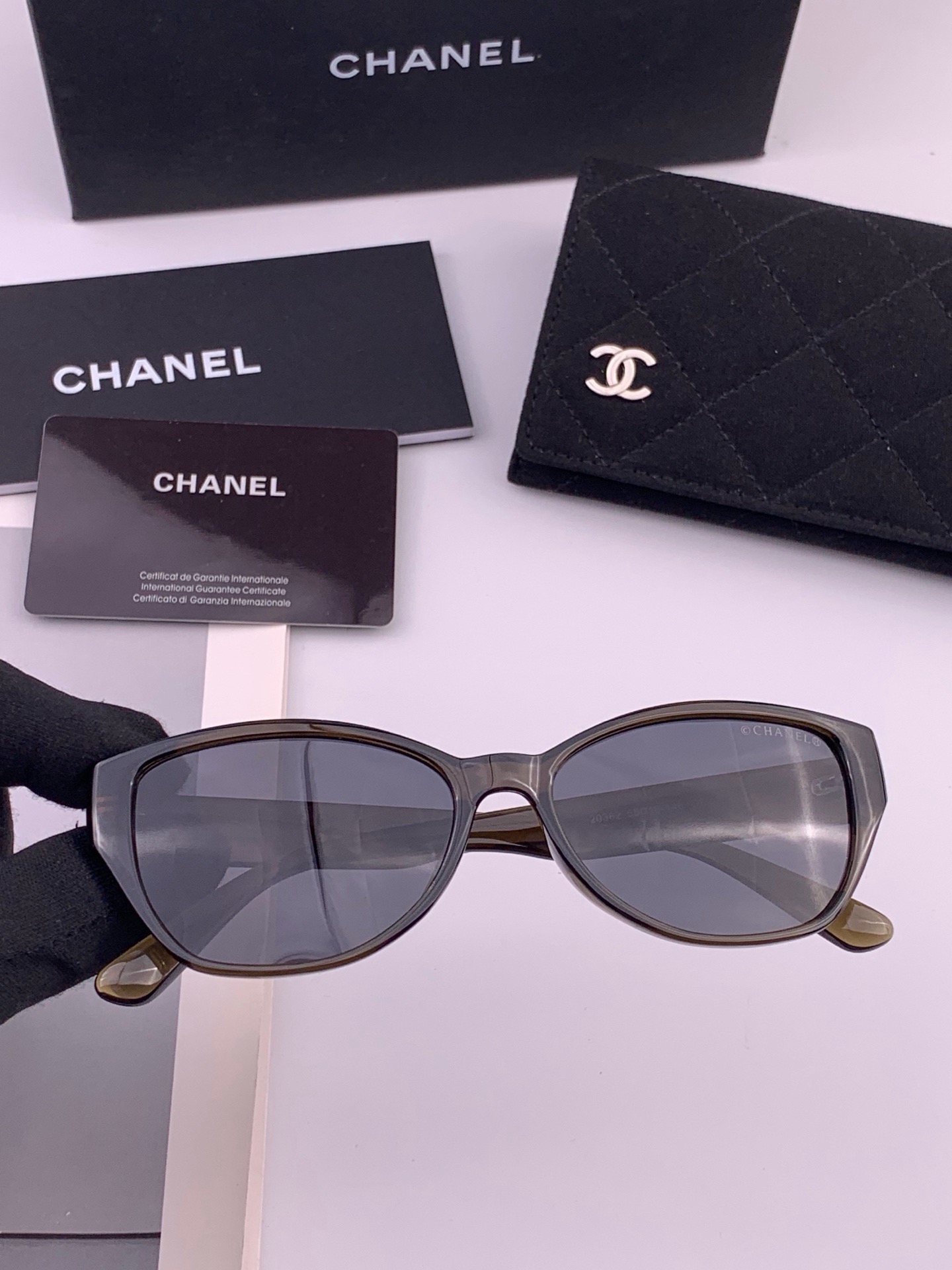 🆕    新品CHANEL 香奈儿太阳镜以独特魅力和前卫风格诠释春夏最新眼镜，质感超好佩带舒适 型号：CH3551