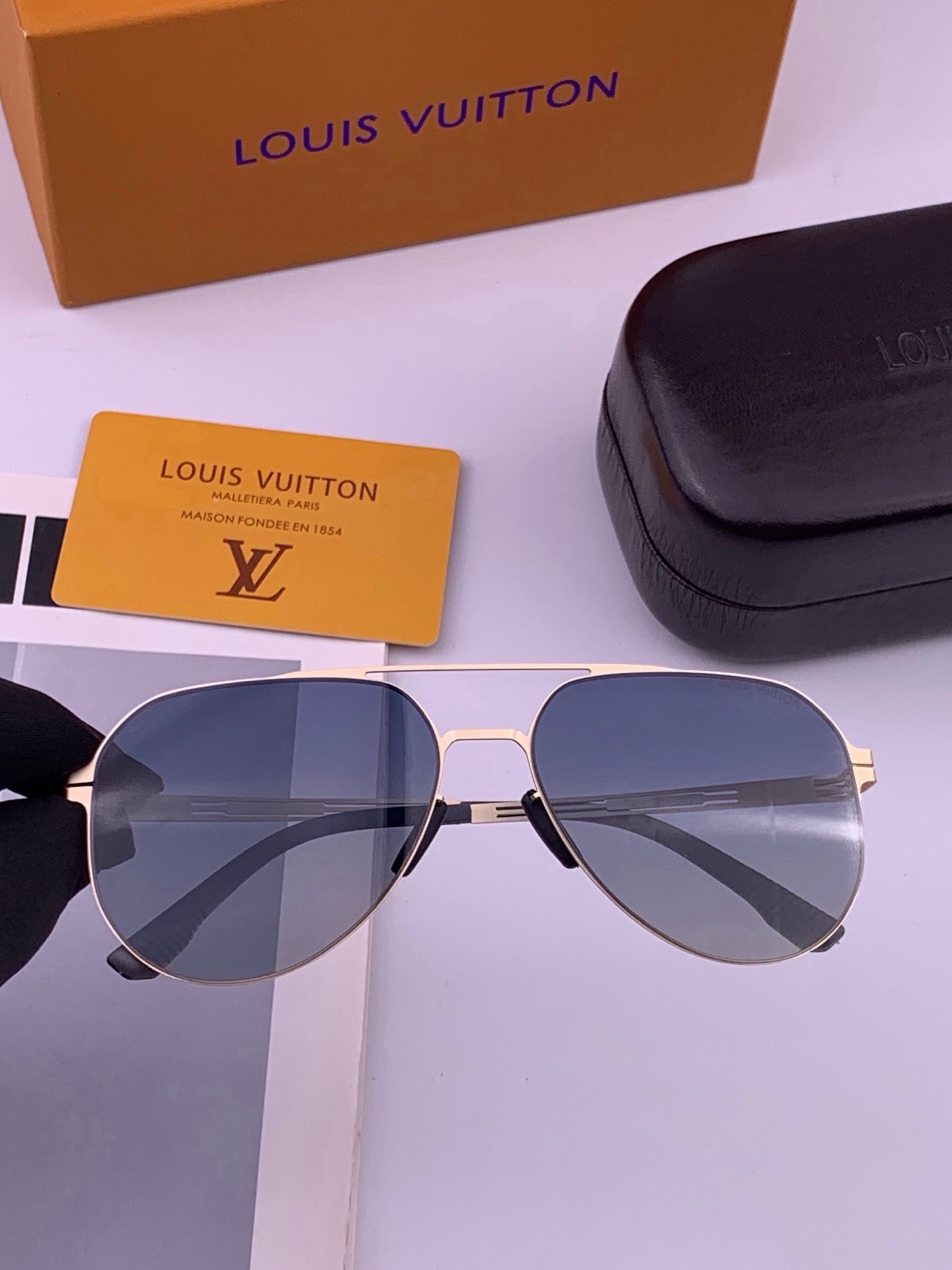 🆕 ♦️LV  新款男女情侣款太阳镜多边形墨镜i🆕 P电镀永不褪色 超轻超有弹性整幅眼镜无螺丝重要的是压不坏 高清尼龙镜