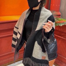🆕 爱马仕新款 这款围巾采用细腻的撞色提花编织,呈现杰夫·麦克菲里奇(Geoff McFetridge)设计的Ent 🆕 爱马仕新款 这款围巾采用细腻的撞色提花编织,呈现杰夫·麦克菲里奇(Geoff McFetridge)设计的Ent