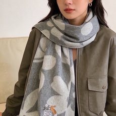 🆕 爱马仕新款 这款围巾采用细腻的撞色提花编织,呈现杰夫·麦克菲里奇(Geoff McFetridge)设计的Ent 🆕 爱马仕新款 这款围巾采用细腻的撞色提花编织,呈现杰夫·麦克菲里奇(Geoff McFetridge)设计的Ent