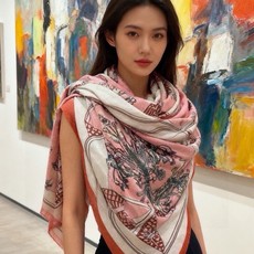 🆕 会发光发亮的围巾 羊绒新款🆕👏买了都说好看‼️推荐💕爱马仕羊绒方巾,顶级工艺超值‼️爱马仕专柜爆款🎁💟立体呈现图 🆕 会发光发亮的围巾 羊绒新款🆕👏买了都说好看‼️推荐💕爱马仕羊绒方巾,顶级工艺超值‼️爱马仕专柜爆款🎁💟立体呈现图