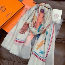 🆕 会发光发亮的围巾 新款🆕🏇🏇买了都说好看‼️推荐💕顶级工艺超值‼️爱马仕专柜爆款🎁💟立体呈现图案纹路实物档次极高 🆕 会发光发亮的围巾 新款🆕🏇🏇买了都说好看‼️推荐💕顶级工艺超值‼️爱马仕专柜爆款🎁💟立体呈现图案纹路实物档次极高