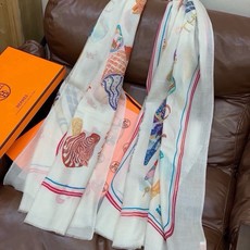 🆕 会发光发亮的围巾 新款🆕🏇🏇买了都说好看‼️推荐💕顶级工艺超值‼️爱马仕专柜爆款🎁💟立体呈现图案纹路实物档次极高 🆕 会发光发亮的围巾 新款🆕🏇🏇买了都说好看‼️推荐💕顶级工艺超值‼️爱马仕专柜爆款🎁💟立体呈现图案纹路实物档次极高