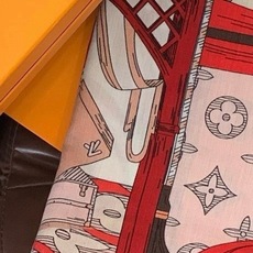 🆕 LV x TM 140披肩 【140顶级丝绒双面同色披肩】 本款L Multicolor披肩出自路易威登与知名日本 🆕 LV x TM 140披肩 【140顶级丝绒双面同色披肩】 本款L Multicolor披肩出自路易威登与知名日本