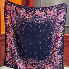 🆕 🌸·春日碎花 Chanel 140丝绒双面披肩 新款碎花花披肩 超级有氛围感 135*135cm的大尺寸 配色太好 🆕 🌸·春日碎花 Chanel 140丝绒双面披肩 新款碎花花披肩 超级有氛围感 135*135cm的大尺寸 配色太好