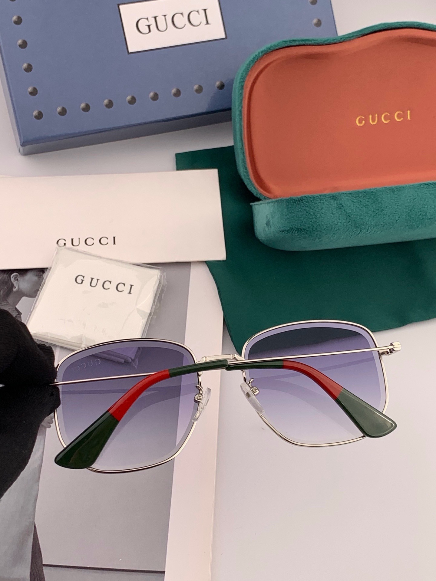 🆕   GUCCI  新款尼龙偏光太眼镜，无框钻石 切边更有质感，大气女人范儿，大脸小脸都好看 ！型号：G0322