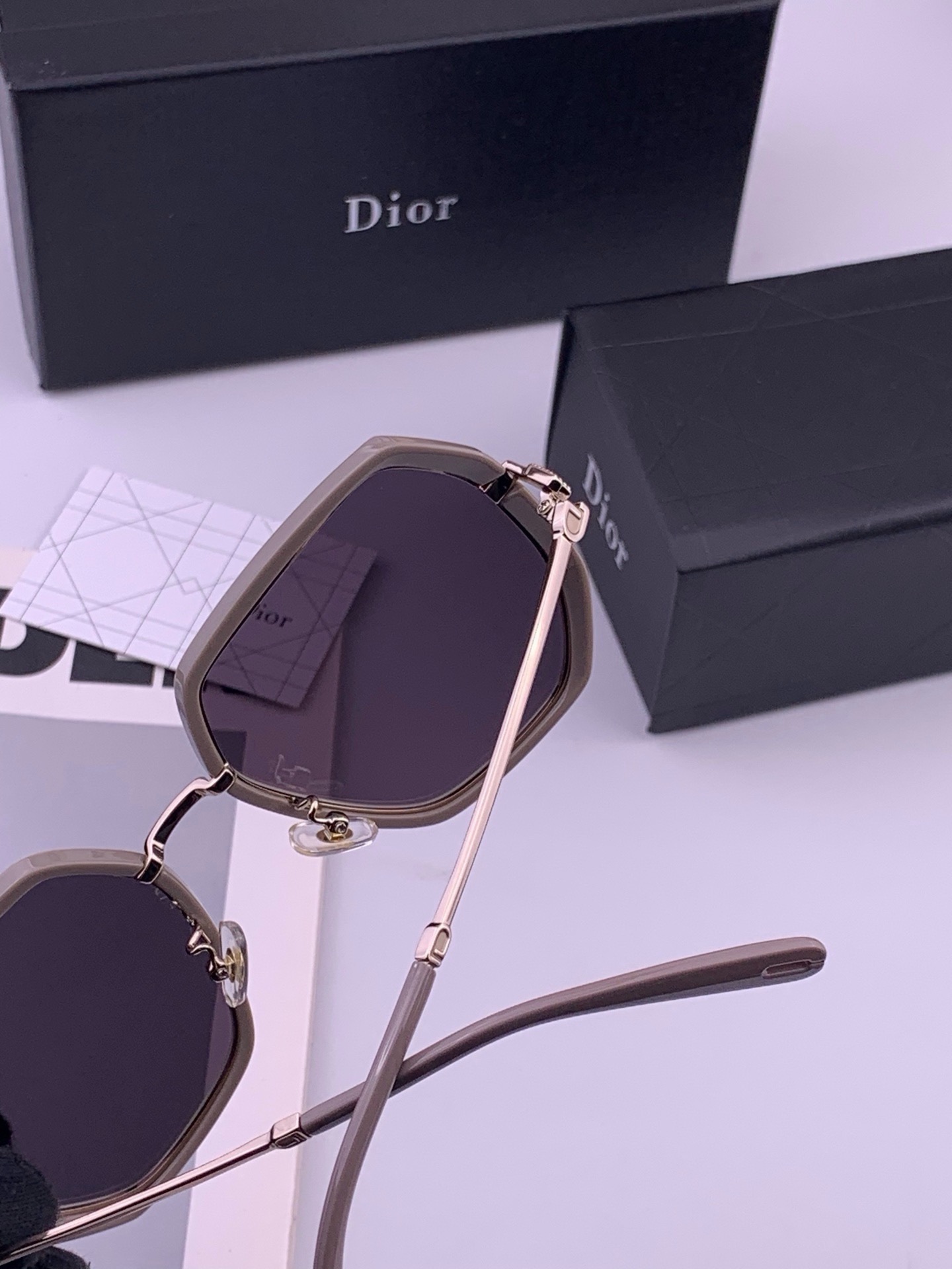🆕   【DIOR】新款潮流爆款 时尚方框太阳镜 佩戴舒适 网红潮款墨镜  女士高清加厚偏光太阳镜🕶️ 🎉高品质TR镜框