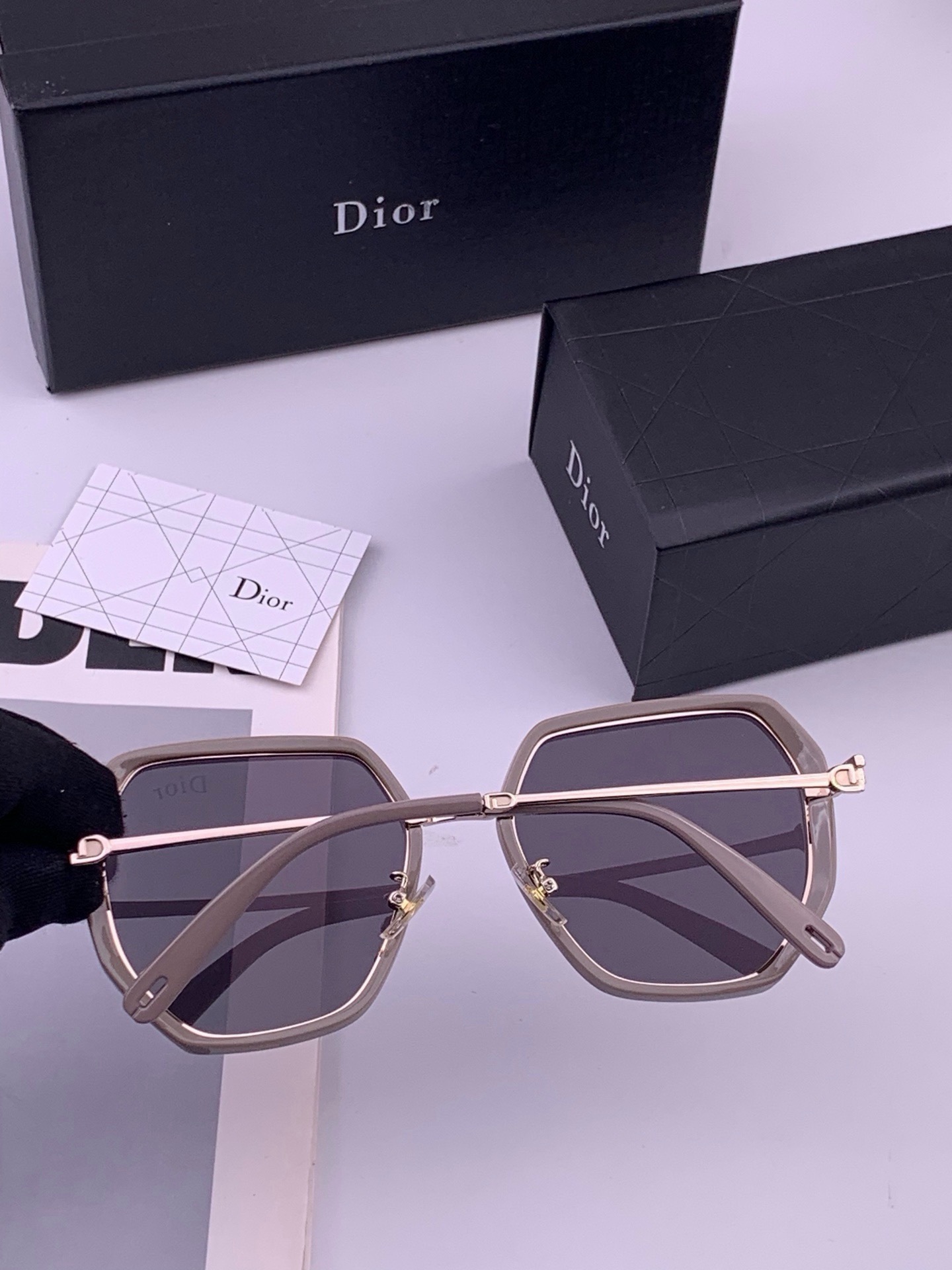 🆕   【DIOR】新款潮流爆款 时尚方框太阳镜 佩戴舒适 网红潮款墨镜  女士高清加厚偏光太阳镜🕶️ 🎉高品质TR镜框