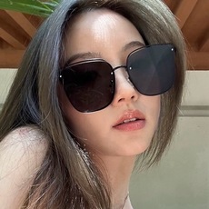 🆕 【TR偏光系列】DIOR 经典的方框设计,不挑脸型,无论搭配大衣还是连衣裙都非常显气质尼龙偏光镜片预防紫外线 🆕 【TR偏光系列】DIOR 经典的方框设计,不挑脸型,无论搭配大衣还是连衣裙都非常显气质尼龙偏光镜片预防紫外线