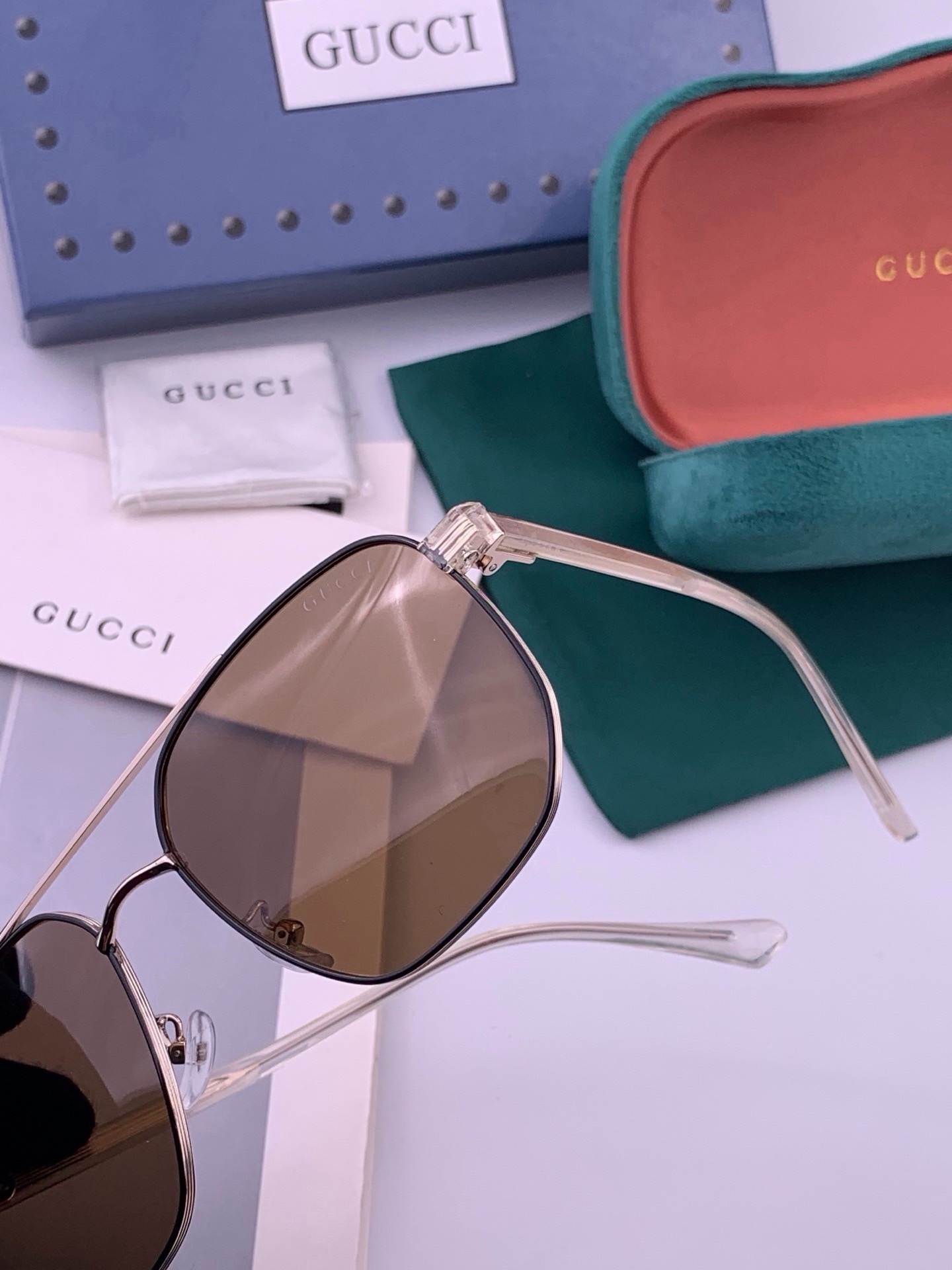 🆕   GUCCI 官网同步🔥  高品质男女款墨镜   👍 进口宝丽来偏光镜片  🔥蛤蟆镜 开车钓鱼都可 🔥型号：G33