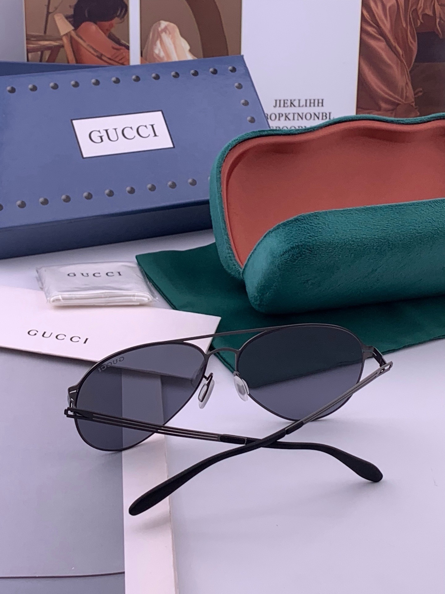 🆕   Gucci 春夏新款超轻无螺丝压不坏系列情侣款太阳镜高清尼龙镜片🦅完美品质，适合各种脸型，经典太阳镜亮相时装周.