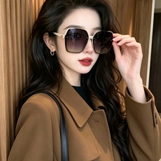 🆕 🔺 【芬迪】开春新款 潮流爆款 时尚方框偏光太阳镜 高品质 佩戴舒适 网红潮款墨镜 女士高清偏光太阳镜🕶️ 🎉高品质 🆕 🔺 【芬迪】开春新款 潮流爆款 时尚方框偏光太阳镜 高品质 佩戴舒适 网红潮款墨镜 女士高清偏光太阳镜🕶️ 🎉高品质
