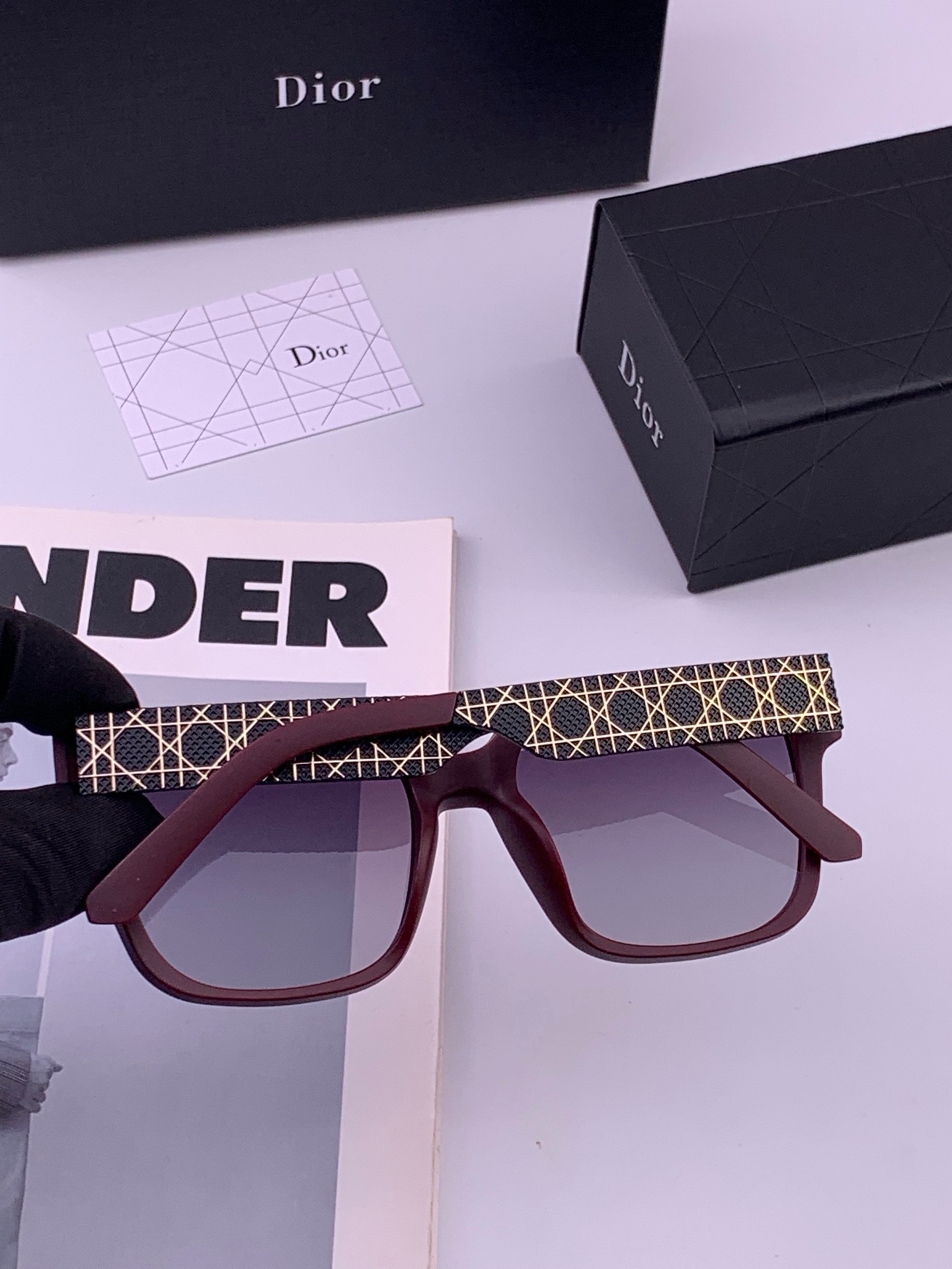 🆕 🔺 【DIOR-迪奥】开春新款 潮流爆款 时尚方框太阳镜 高品质 佩戴舒适 网红潮款墨镜 型号：D8304