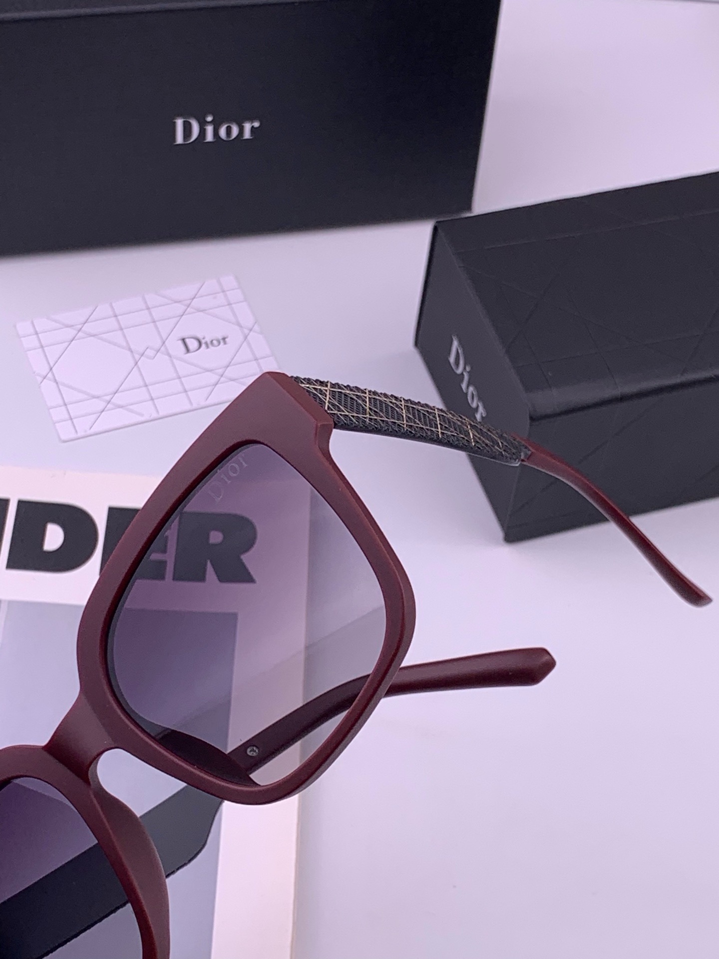 🆕 🔺 【DIOR-迪奥】开春新款 潮流爆款 时尚方框太阳镜 高品质 佩戴舒适 网红潮款墨镜 型号：D8304