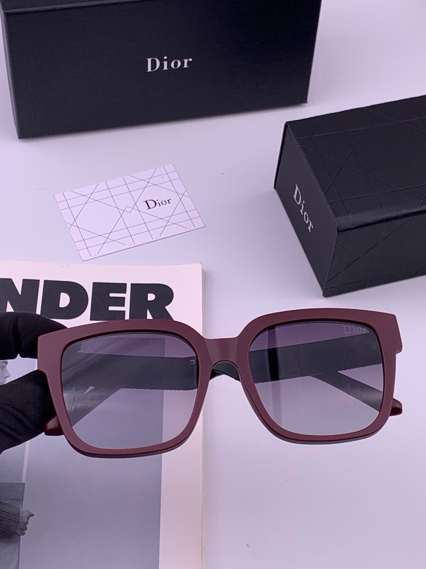 🆕 🔺 【DIOR-迪奥】开春新款 潮流爆款 时尚方框太阳镜 高品质 佩戴舒适 网红潮款墨镜 型号：D8304