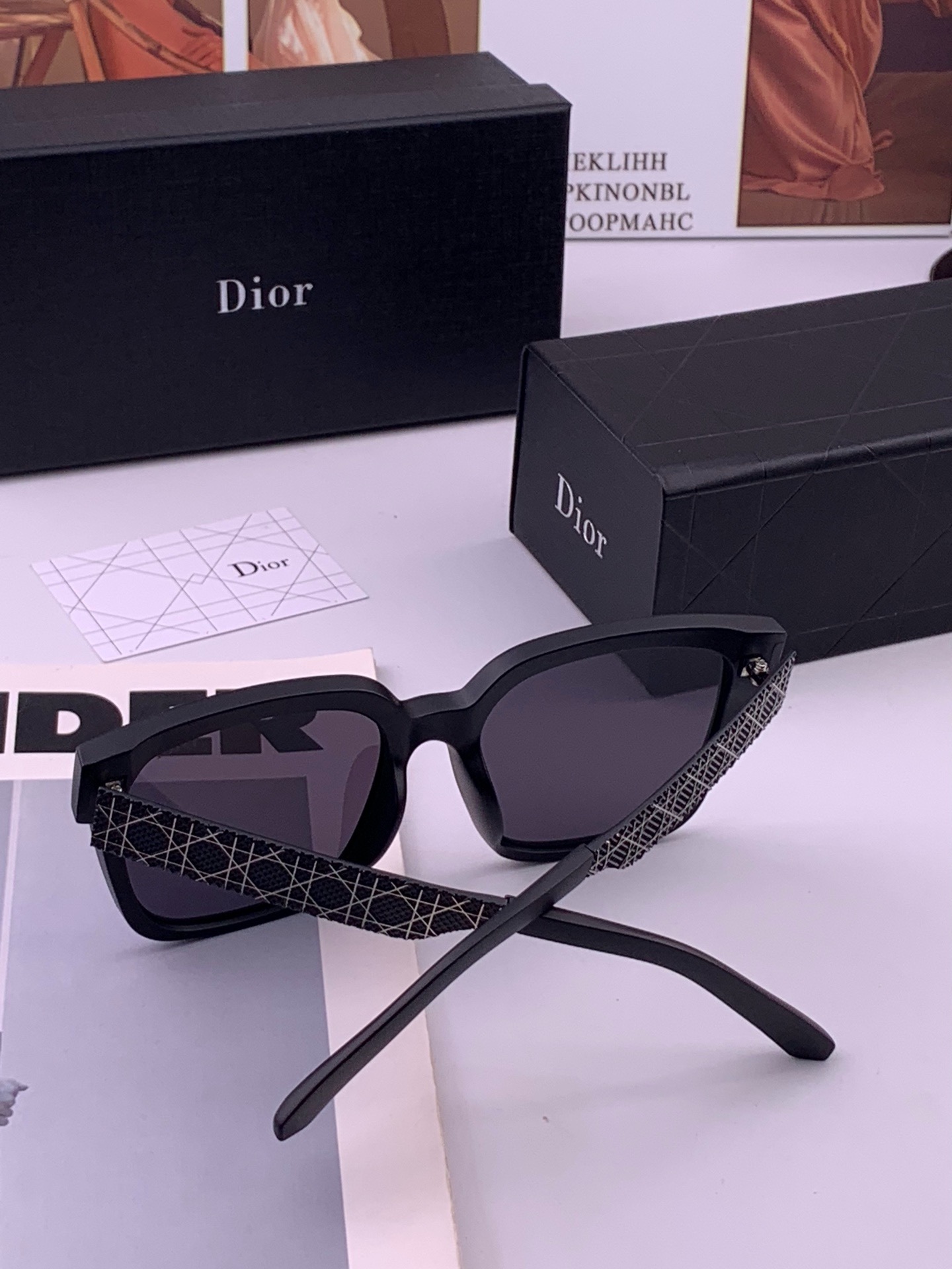 🆕 🔺 【DIOR-迪奥】开春新款 潮流爆款 时尚方框太阳镜 高品质 佩戴舒适 网红潮款墨镜 型号：D8304
