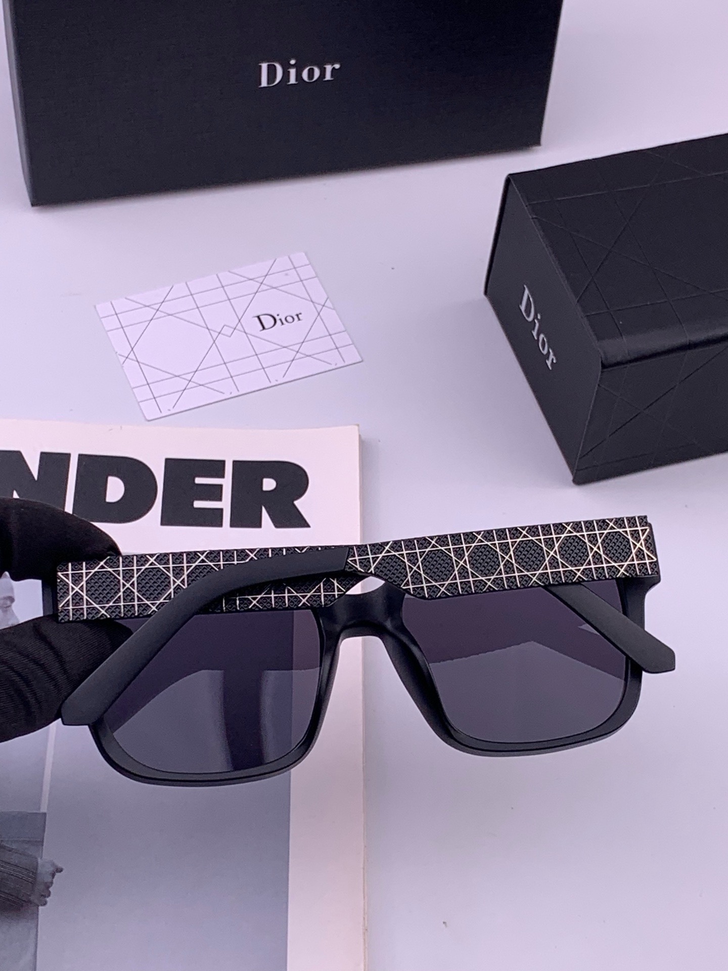 🆕 🔺 【DIOR-迪奥】开春新款 潮流爆款 时尚方框太阳镜 高品质 佩戴舒适 网红潮款墨镜 型号：D8304