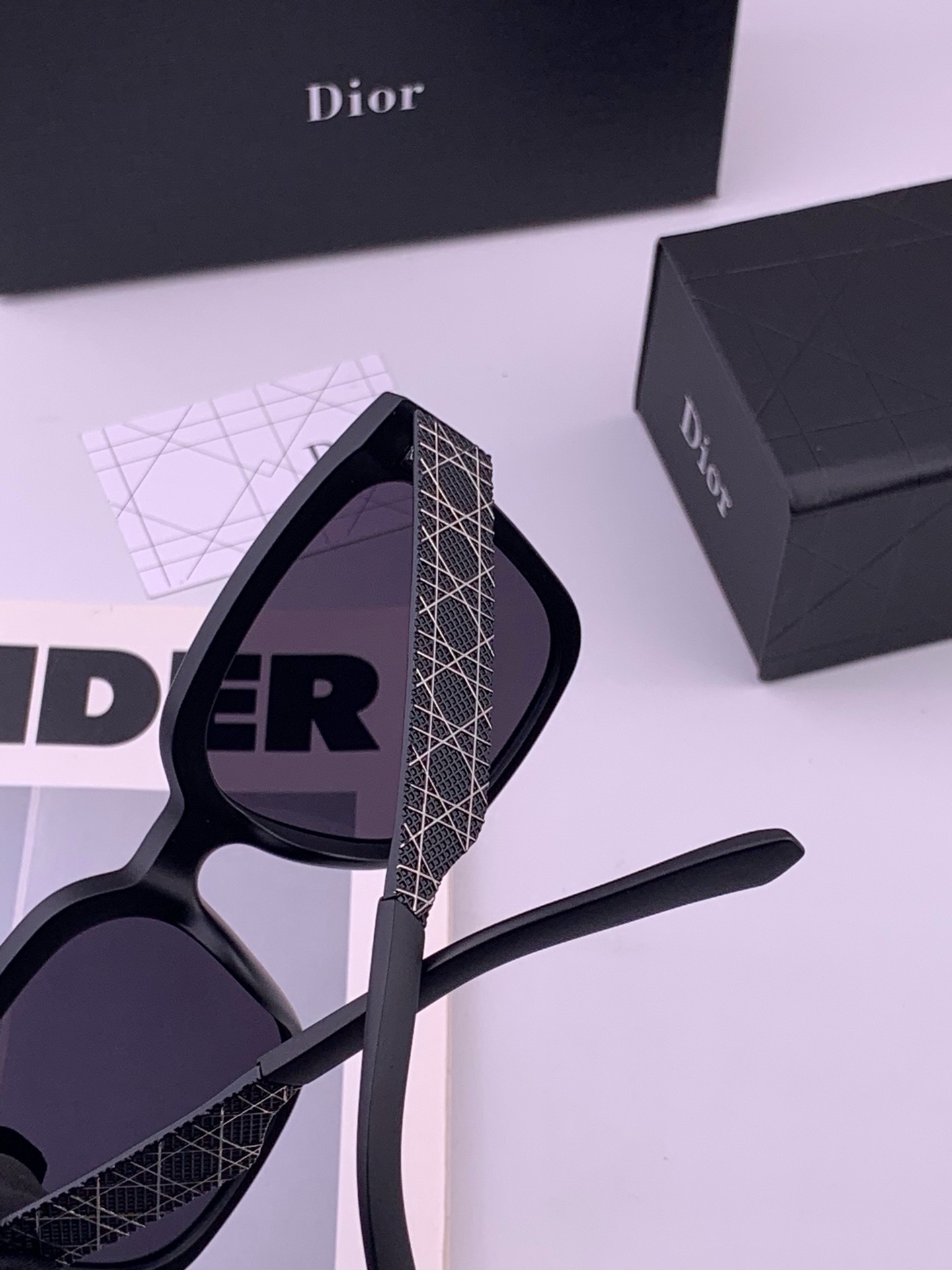 🆕 🔺 【DIOR-迪奥】开春新款 潮流爆款 时尚方框太阳镜 高品质 佩戴舒适 网红潮款墨镜 型号：D8304