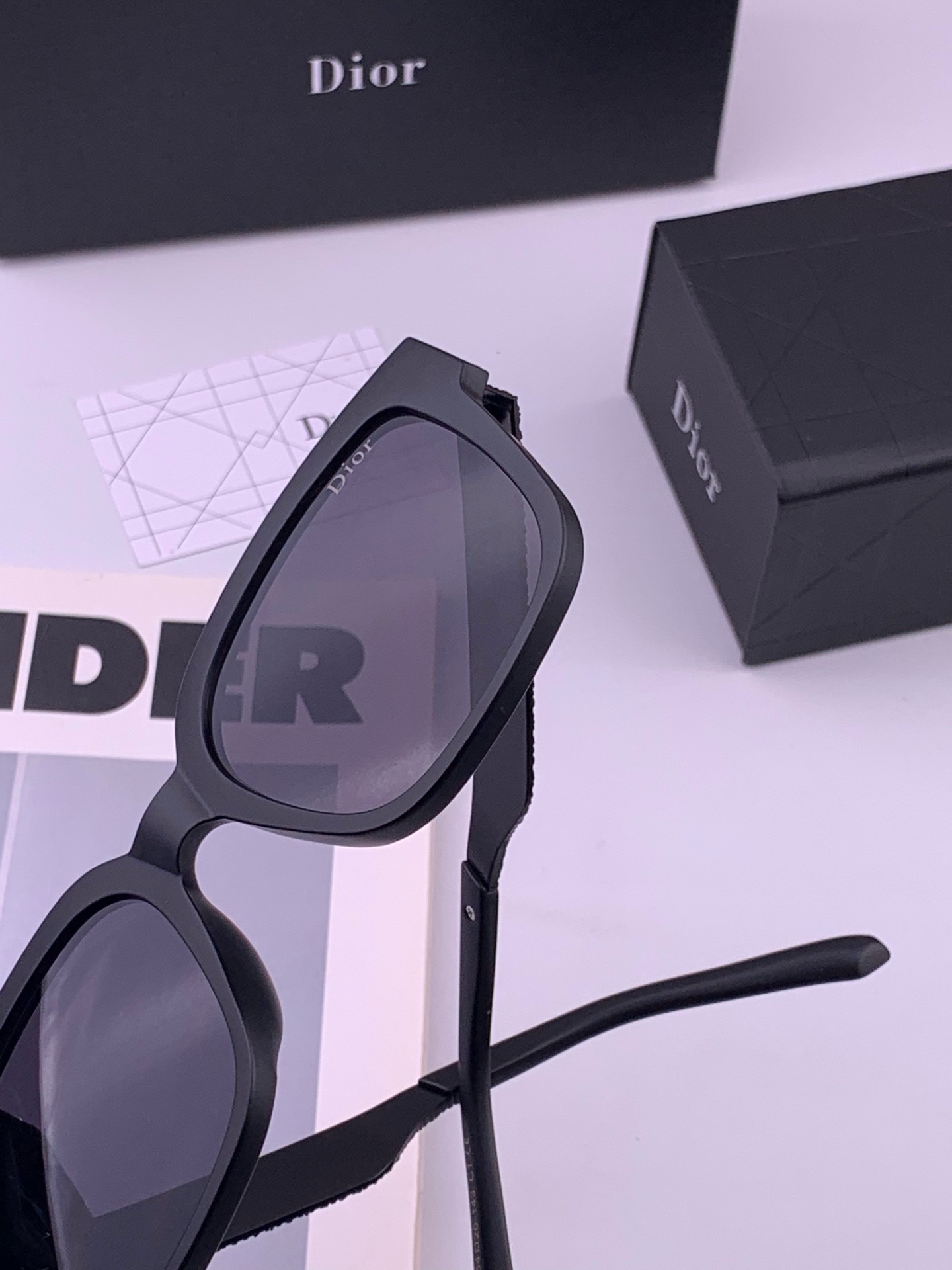 🆕 🔺 【DIOR-迪奥】开春新款 潮流爆款 时尚方框太阳镜 高品质 佩戴舒适 网红潮款墨镜 型号：D8304