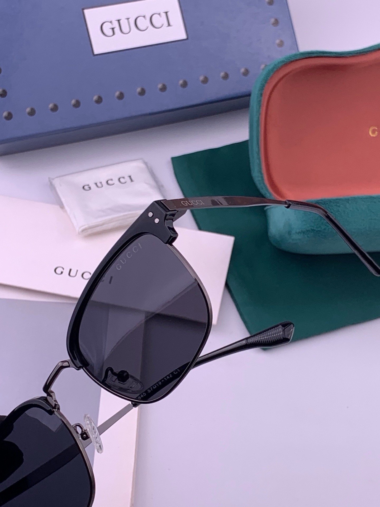 🆕  🔺 【GUCCI-偏光太阳镜】开春新款 潮流爆款 时尚方框偏光太阳镜 高品质 佩戴舒适 网红潮款墨镜 女士高清偏光