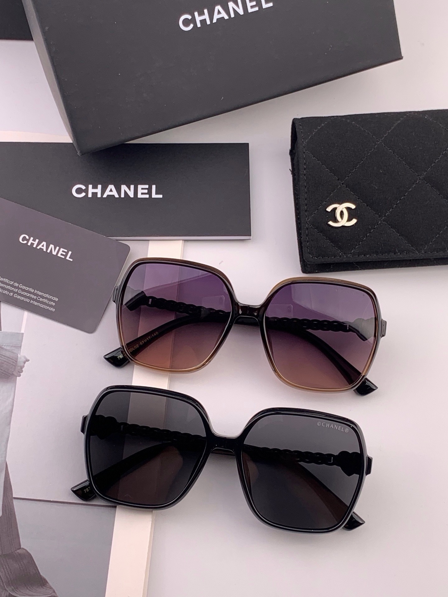 🆕   【CHANEL】香奈儿 新款潮流爆款 时尚方框太阳镜 佩戴舒适 网红潮款墨镜  女士高清加厚偏光太阳镜🕶️ 🎉高