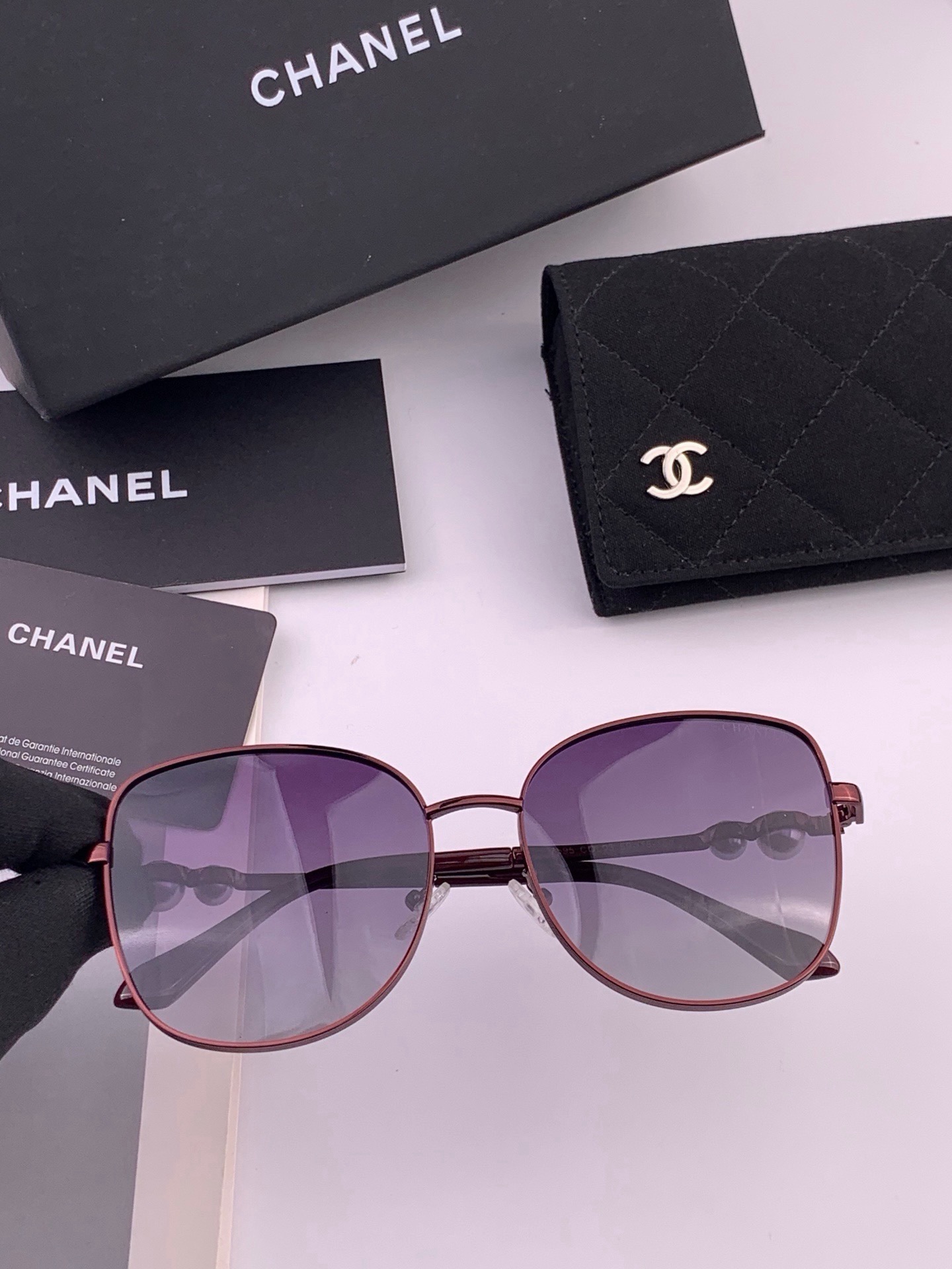 🆕 🔺CHANEL🔻官方早春新款，众多明星同款[色]香奈儿‼️‼️新款珍珠大框偏光墨镜 ，🌈🌈宝丽来超清偏光太阳镜🔝🔝型