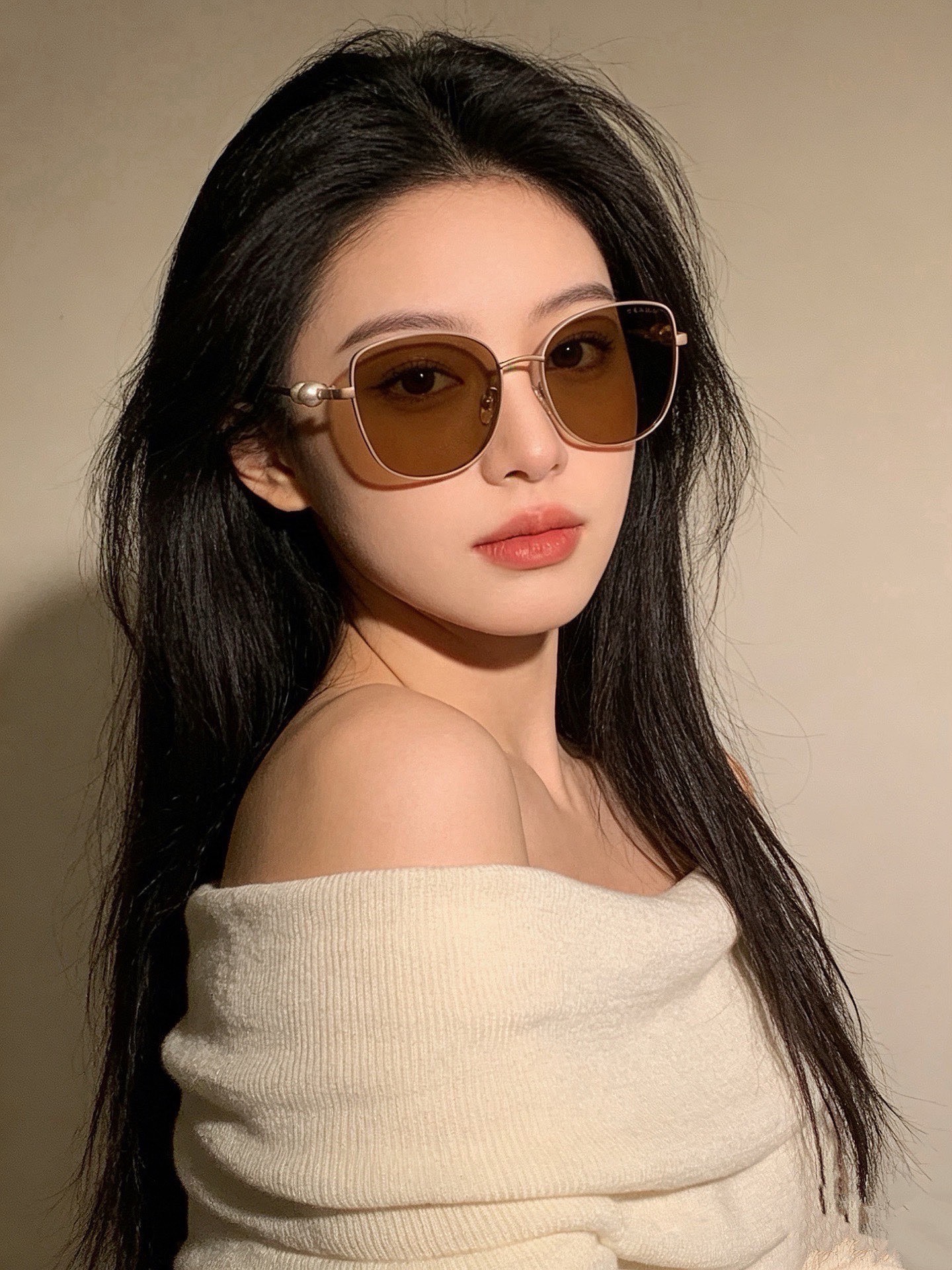 🆕 🔺CHANEL🔻官方早春新款，众多明星同款[色]香奈儿‼️‼️新款珍珠大框偏光墨镜 ，🌈🌈宝丽来超清偏光太阳镜🔝🔝型