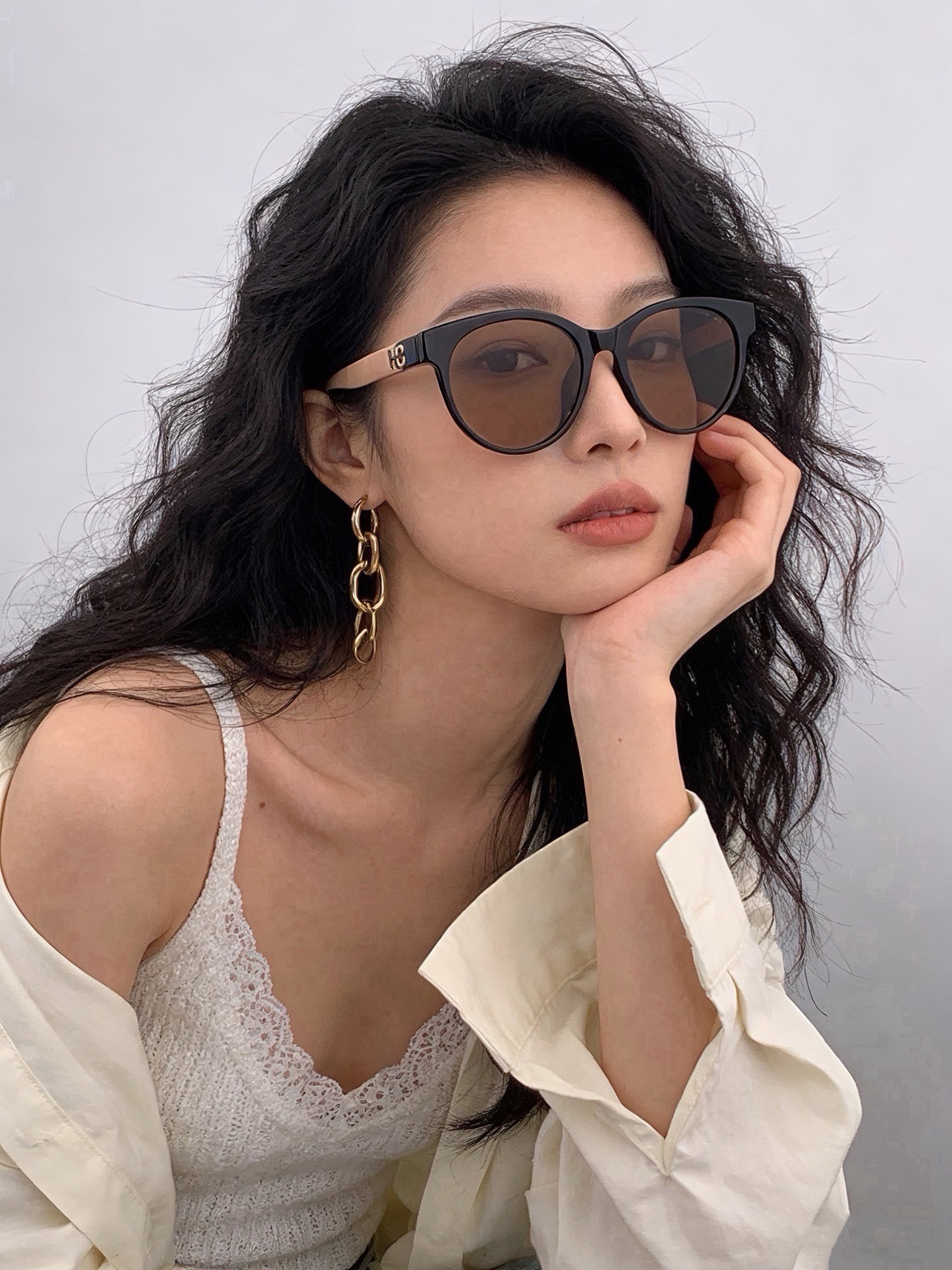🆕   【CHANEL】香奈儿 新款潮流爆款 时尚圆框太阳镜 佩戴舒适 网红潮款墨镜  女士高清加厚偏光太阳镜🕶️ 🎉高