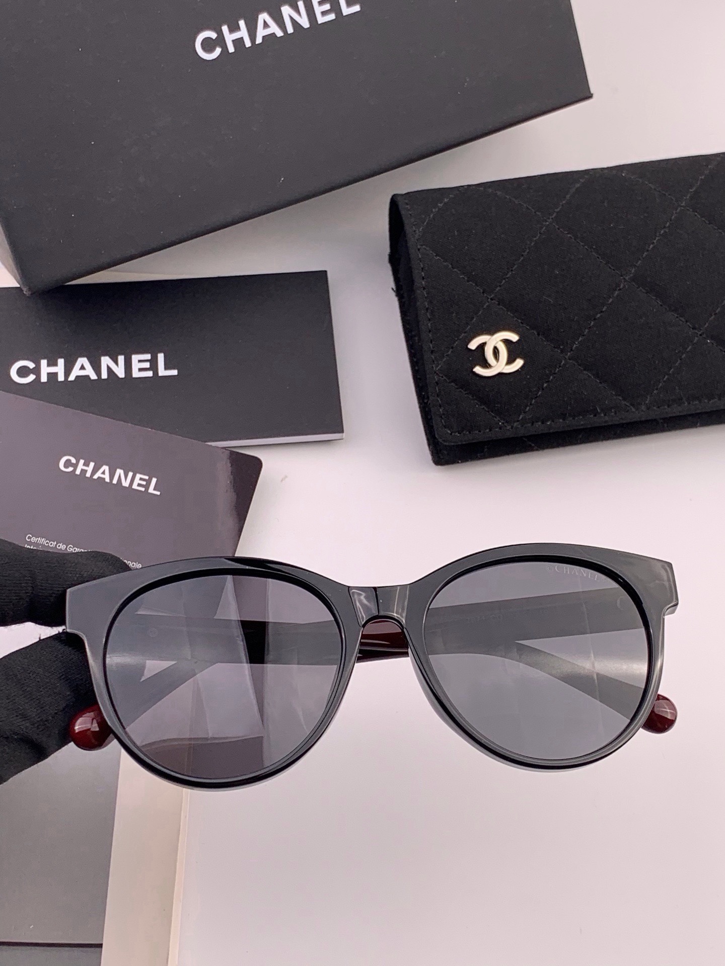 🆕   【CHANEL】香奈儿 新款潮流爆款 时尚圆框太阳镜 佩戴舒适 网红潮款墨镜  女士高清加厚偏光太阳镜🕶️ 🎉高