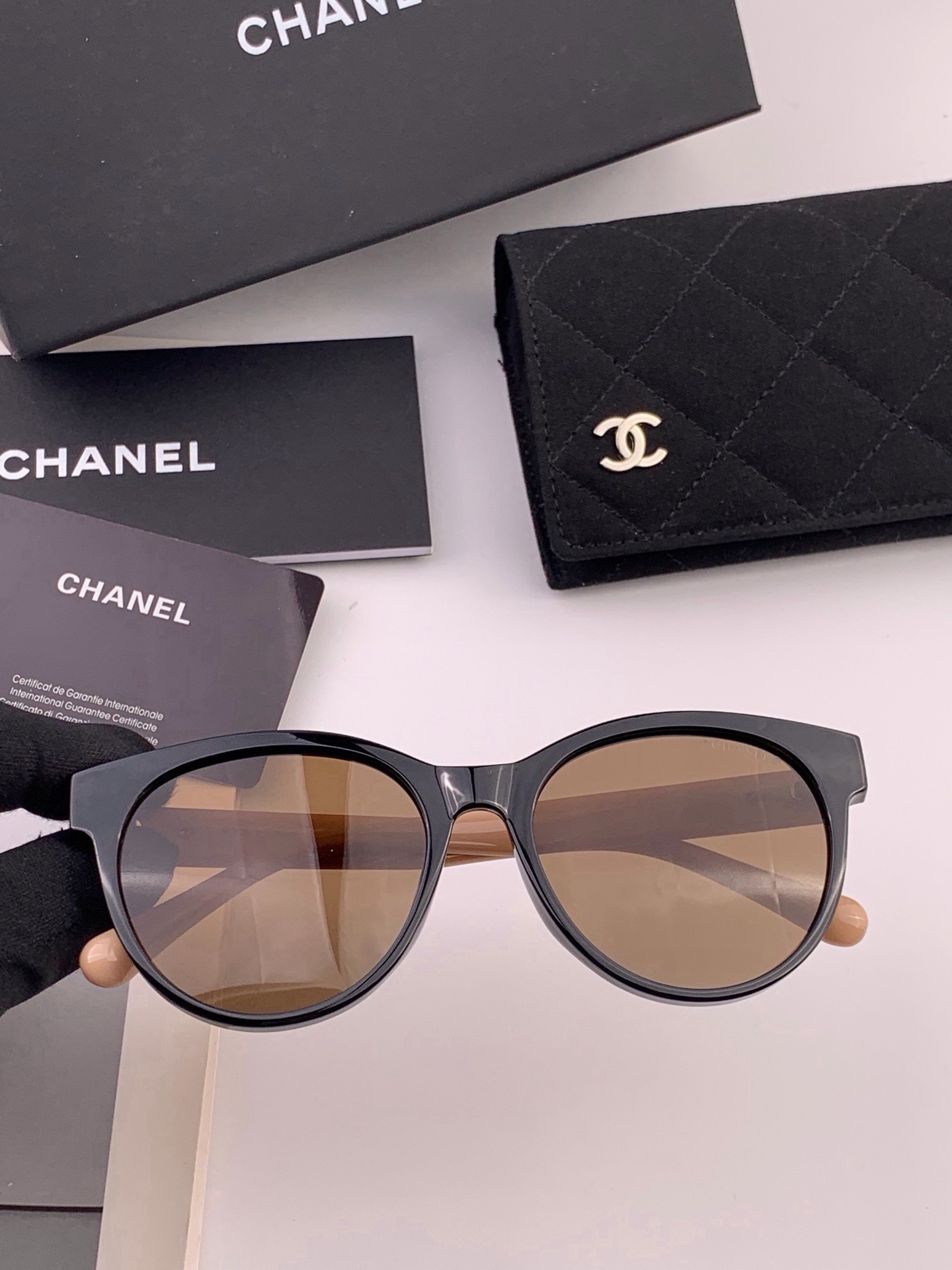 🆕   【CHANEL】香奈儿 新款潮流爆款 时尚圆框太阳镜 佩戴舒适 网红潮款墨镜  女士高清加厚偏光太阳镜🕶️ 🎉高