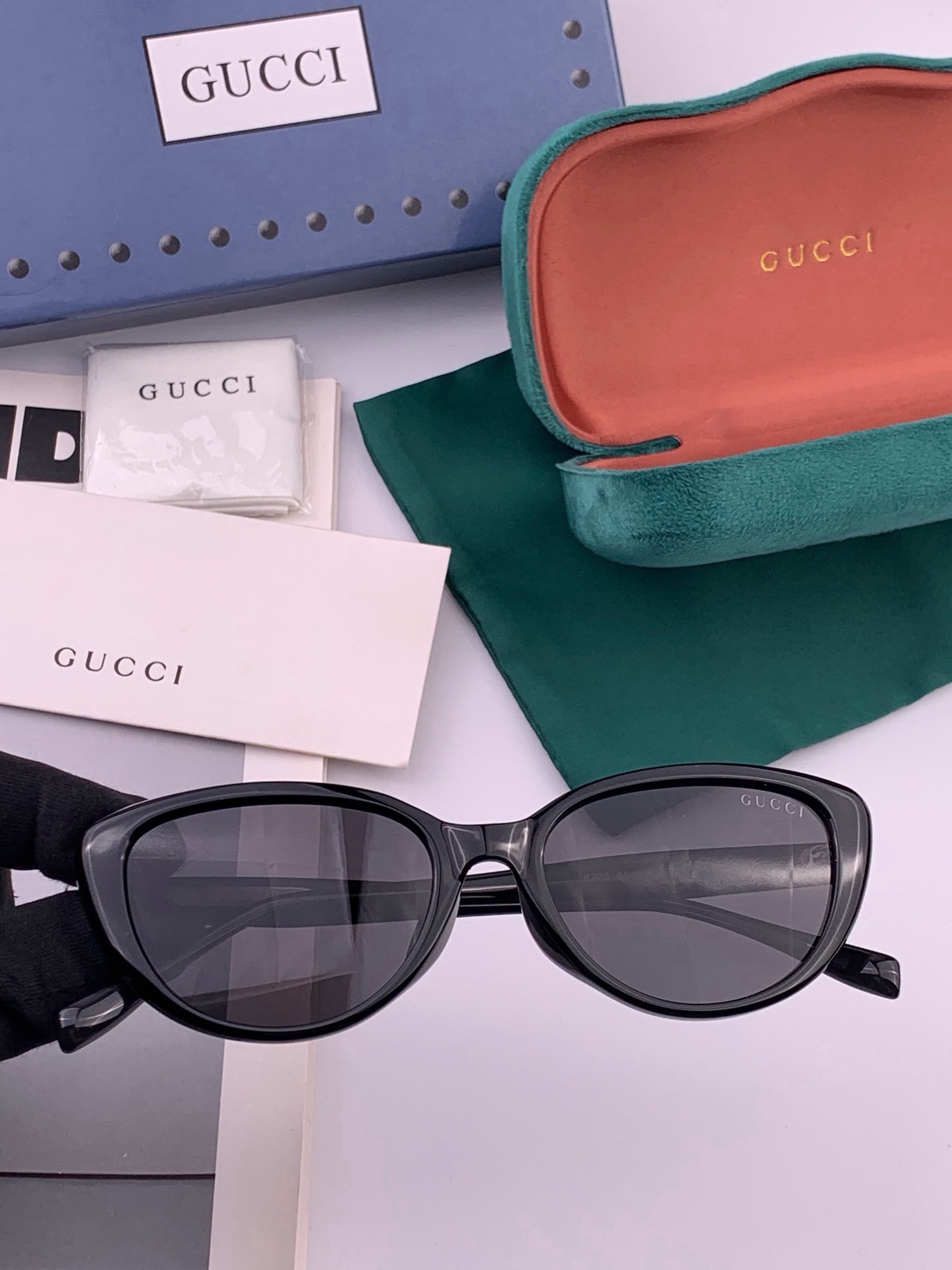 🆕   GUCCI  新款偏光太眼镜，情侣款时尚方框太阳镜佩戴舒适网红潮流款墨镜，大气女人范儿，大脸小脸都好看 ！型号：