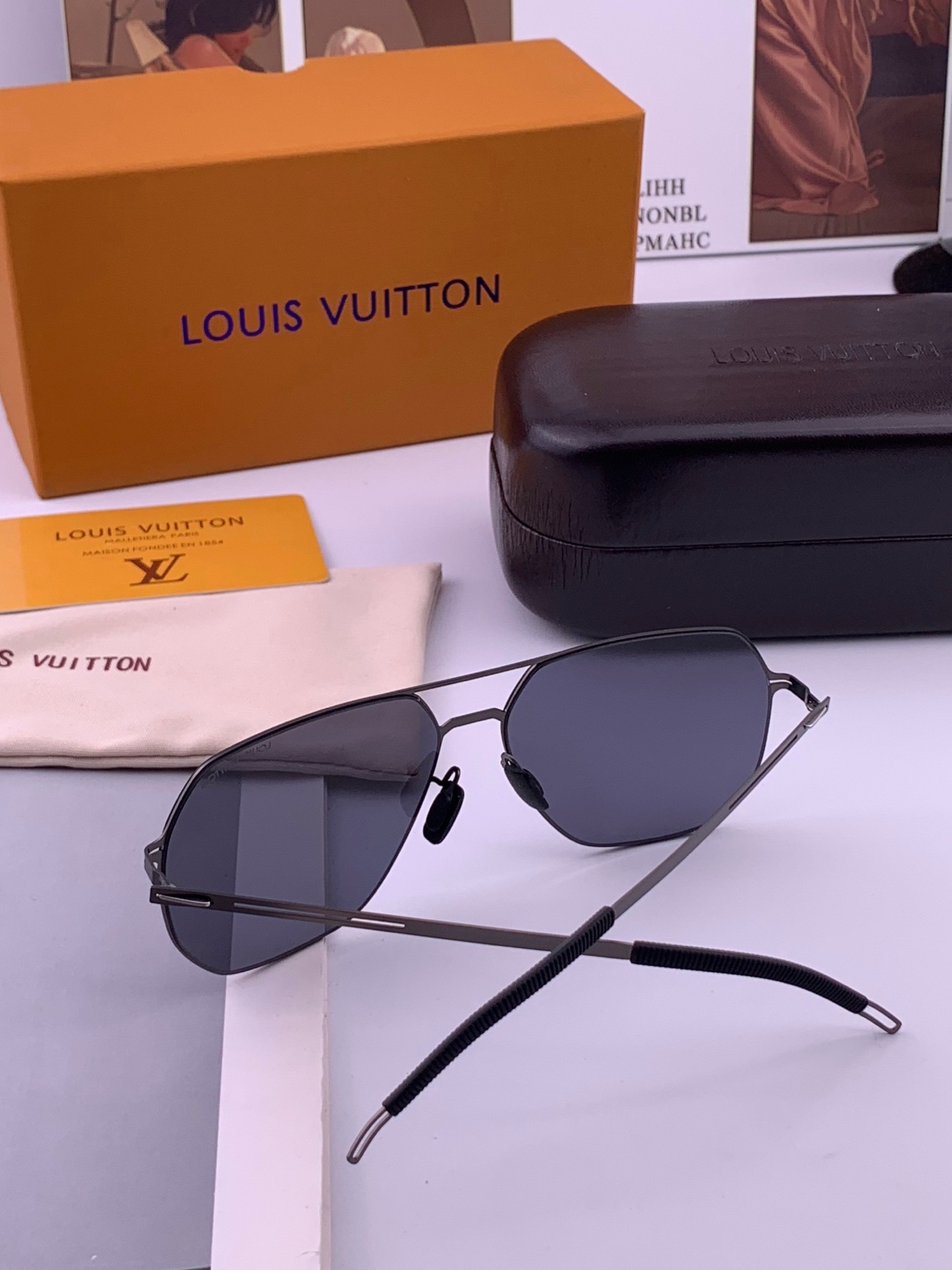🆕 ♦️LV 新款男女情侣款太阳镜多边形墨镜i🆕 P电镀永不褪色 超轻超有弹性整幅眼镜无螺丝重要的是压不坏 高清尼龙镜片