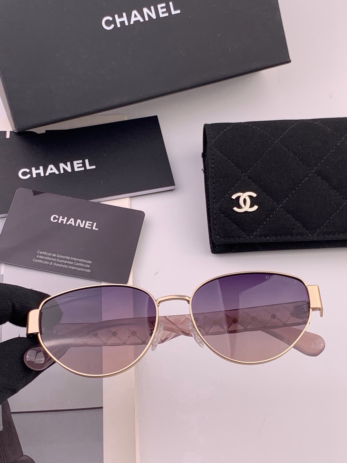 🆕   【CHANEL】香奈儿 新款潮流爆款 时尚小框太阳镜 佩戴舒适 网红潮款墨镜  女士高清加厚偏光太阳镜🕶️ 🎉高