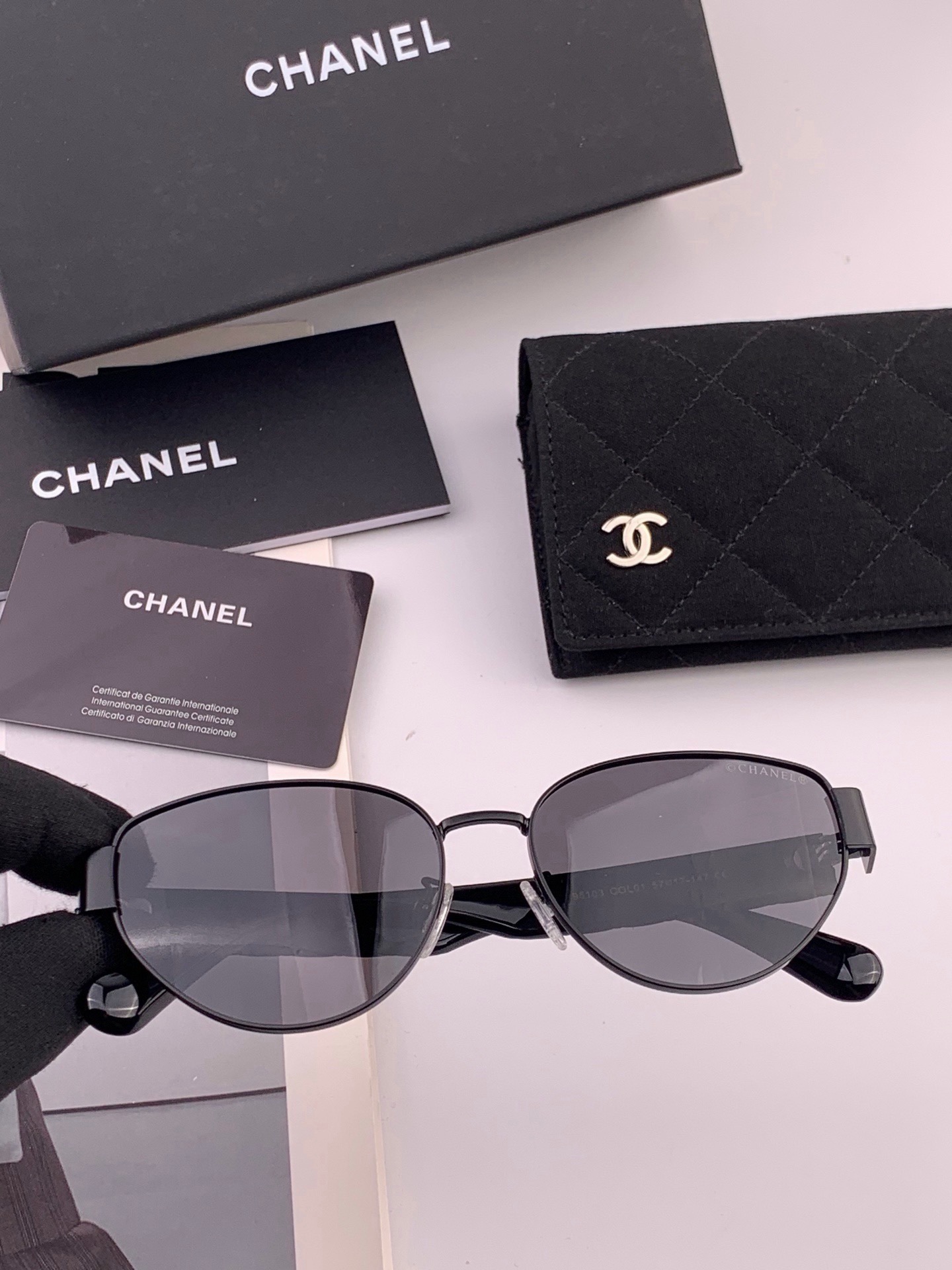 🆕   【CHANEL】香奈儿 新款潮流爆款 时尚小框太阳镜 佩戴舒适 网红潮款墨镜  女士高清加厚偏光太阳镜🕶️ 🎉高