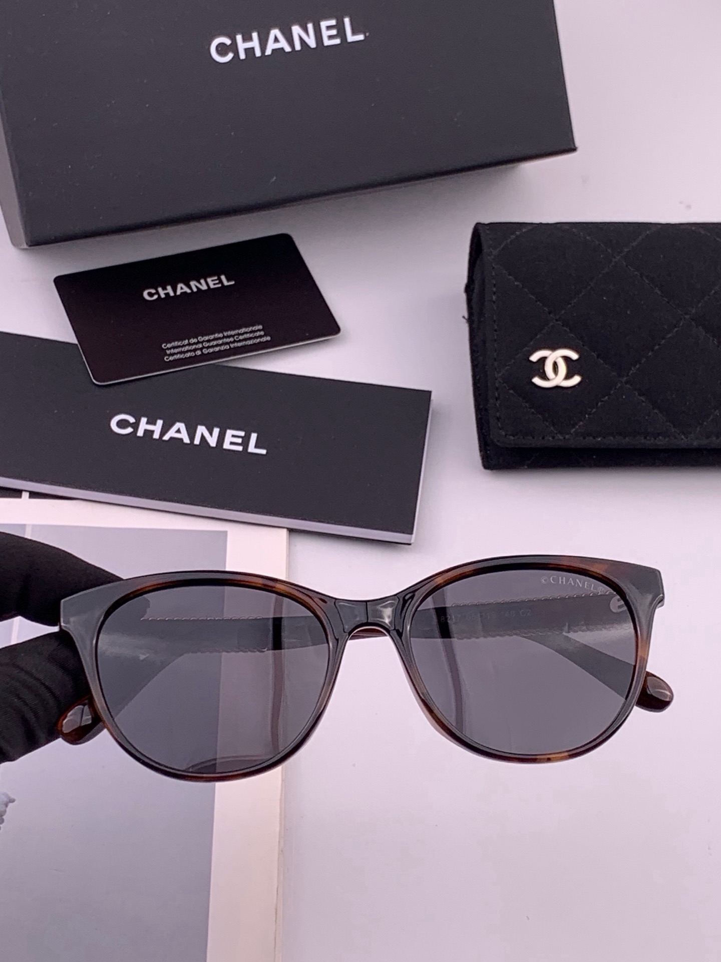 🆕  【CHANEL】香奈儿 新款山茶花潮流爆款 时尚圆框高清偏光太阳镜 佩戴舒适 网红潮款墨镜  ♥️♥️型号：CH7