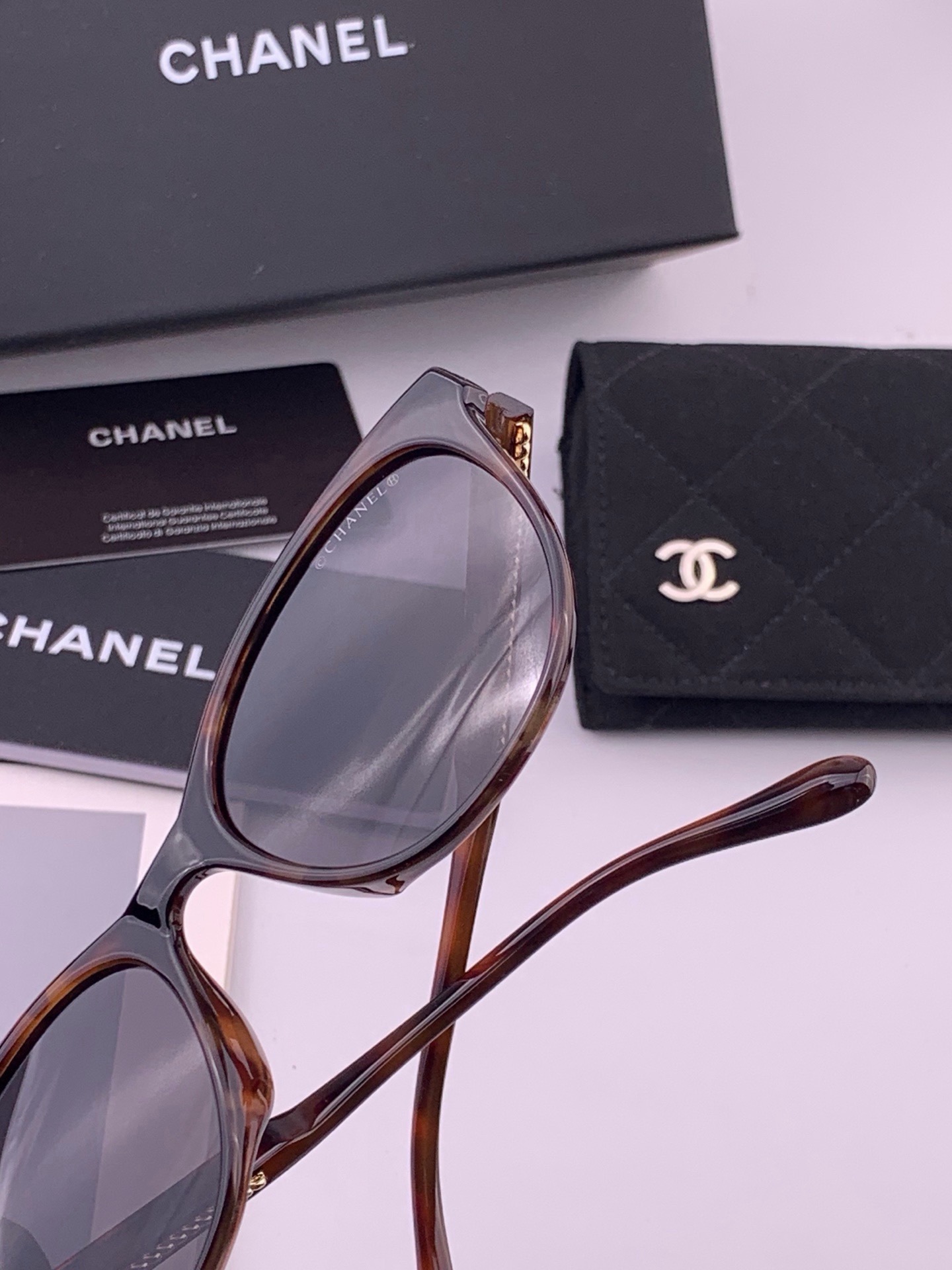 🆕  【CHANEL】香奈儿 新款山茶花潮流爆款 时尚圆框高清偏光太阳镜 佩戴舒适 网红潮款墨镜  ♥️♥️型号：CH7