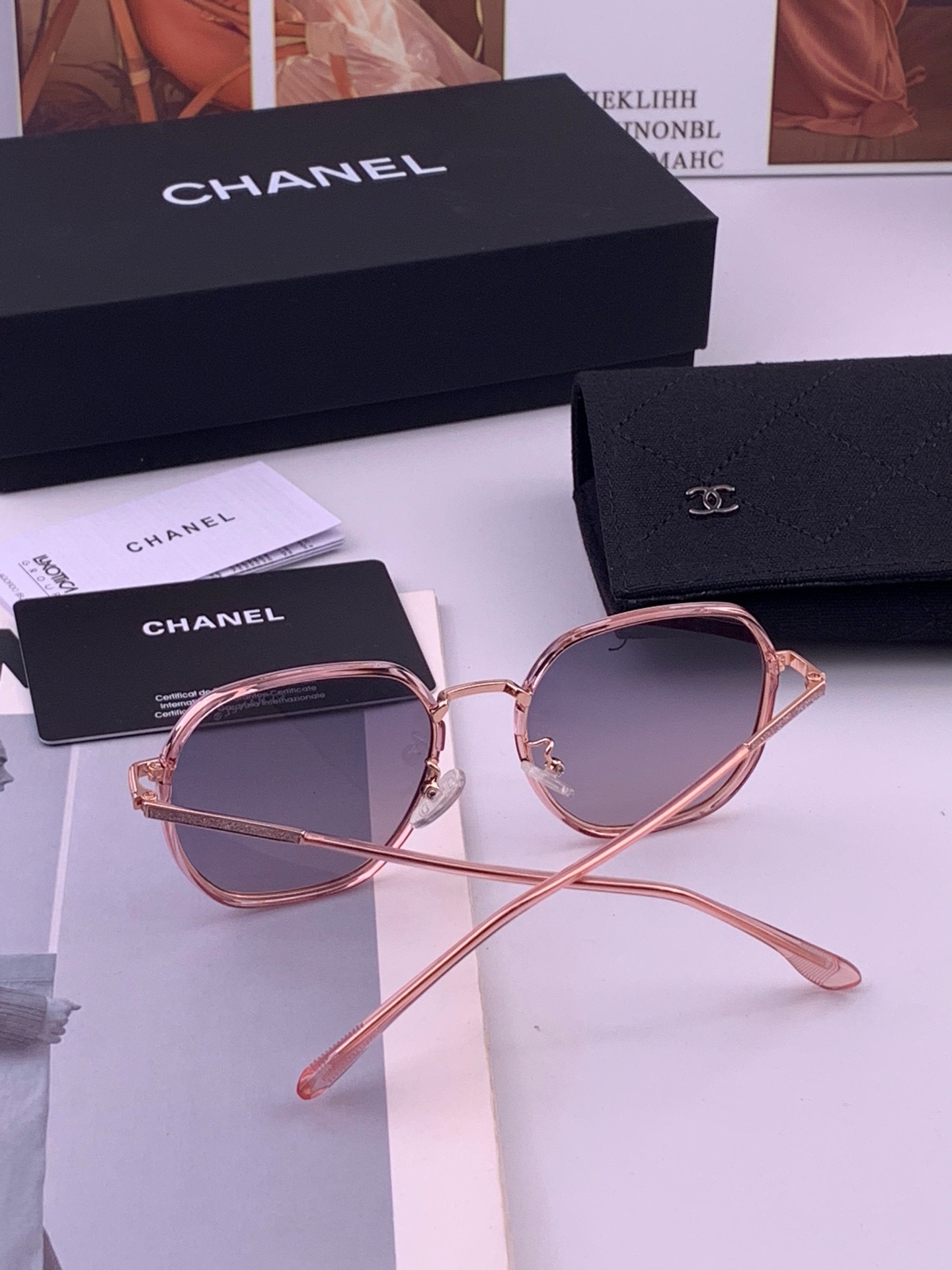 🆕    新品CHANEL 香奈儿太阳镜以独特魅力和前卫风格诠释春夏最新眼镜，质感超好佩带舒适 型号：CH9375