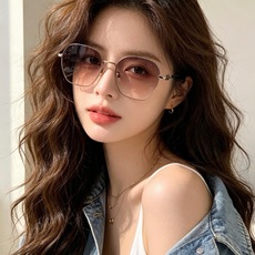 🆕 🔺 【芬迪】开春新款 潮流爆款 时尚方框偏光太阳镜 高品质 佩戴舒适 网红潮款墨镜 女士高清偏光太阳镜🕶️ 🎉高品 🆕 🔺 【芬迪】开春新款 潮流爆款 时尚方框偏光太阳镜 高品质 佩戴舒适 网红潮款墨镜 女士高清偏光太阳镜🕶️ 🎉高品