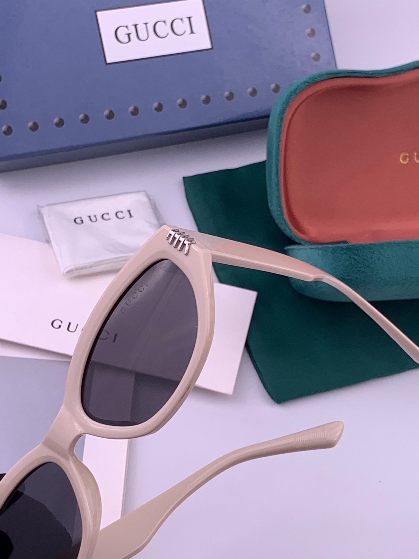 🆕  🔺 【GUCCI-偏光太阳镜】开春新款 潮流爆款 时尚方框偏光太阳镜 高品质 佩戴舒适 网红潮款墨镜 女士高清偏光