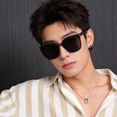 🆕 GUCCI 新款尼龙偏光太眼镜,情侣款时尚方框太阳镜佩戴舒适网红潮流款墨镜,大气女人范儿,大脸小脸都好看 !型 🆕 GUCCI 新款尼龙偏光太眼镜,情侣款时尚方框太阳镜佩戴舒适网红潮流款墨镜,大气女人范儿,大脸小脸都好看 !型
