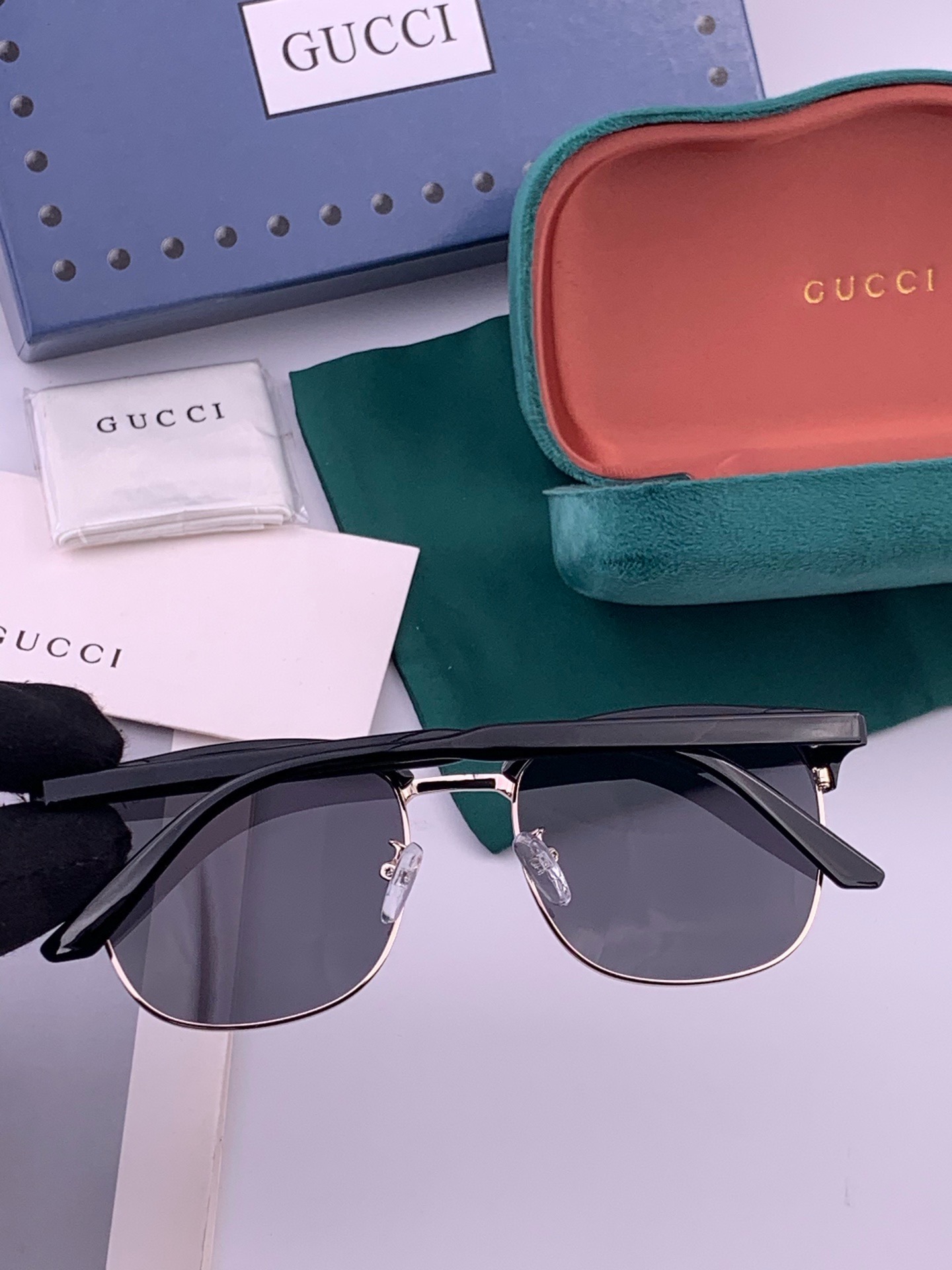 🆕 【GUCCI】新款GUCCI 时尚百搭大方框，别致半框设计 大气风格 全新清新配色，街拍气质护目太阳镜 ！型号：G3